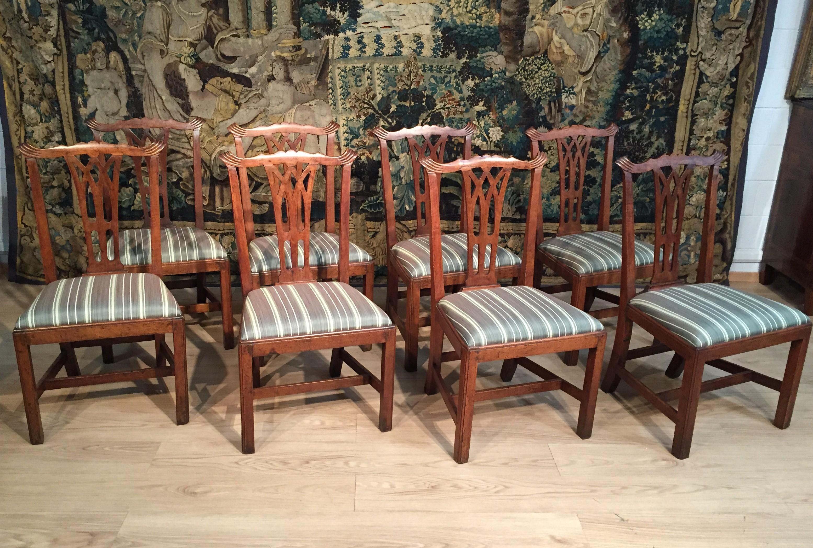 18th Century Ten Italian Carved Walnut Wood Chairs 1