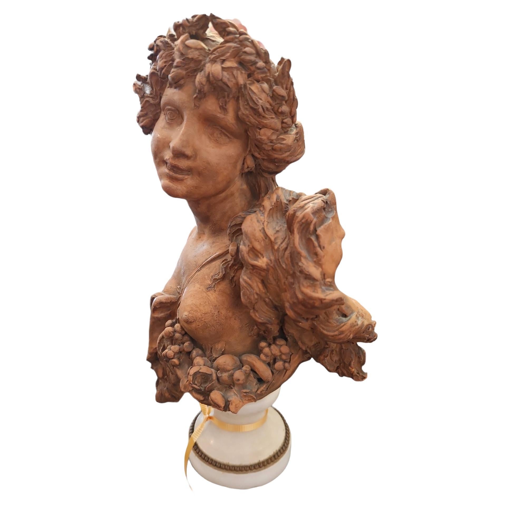 Buste de jeune fille en terre cuite du XVIIIe siècle