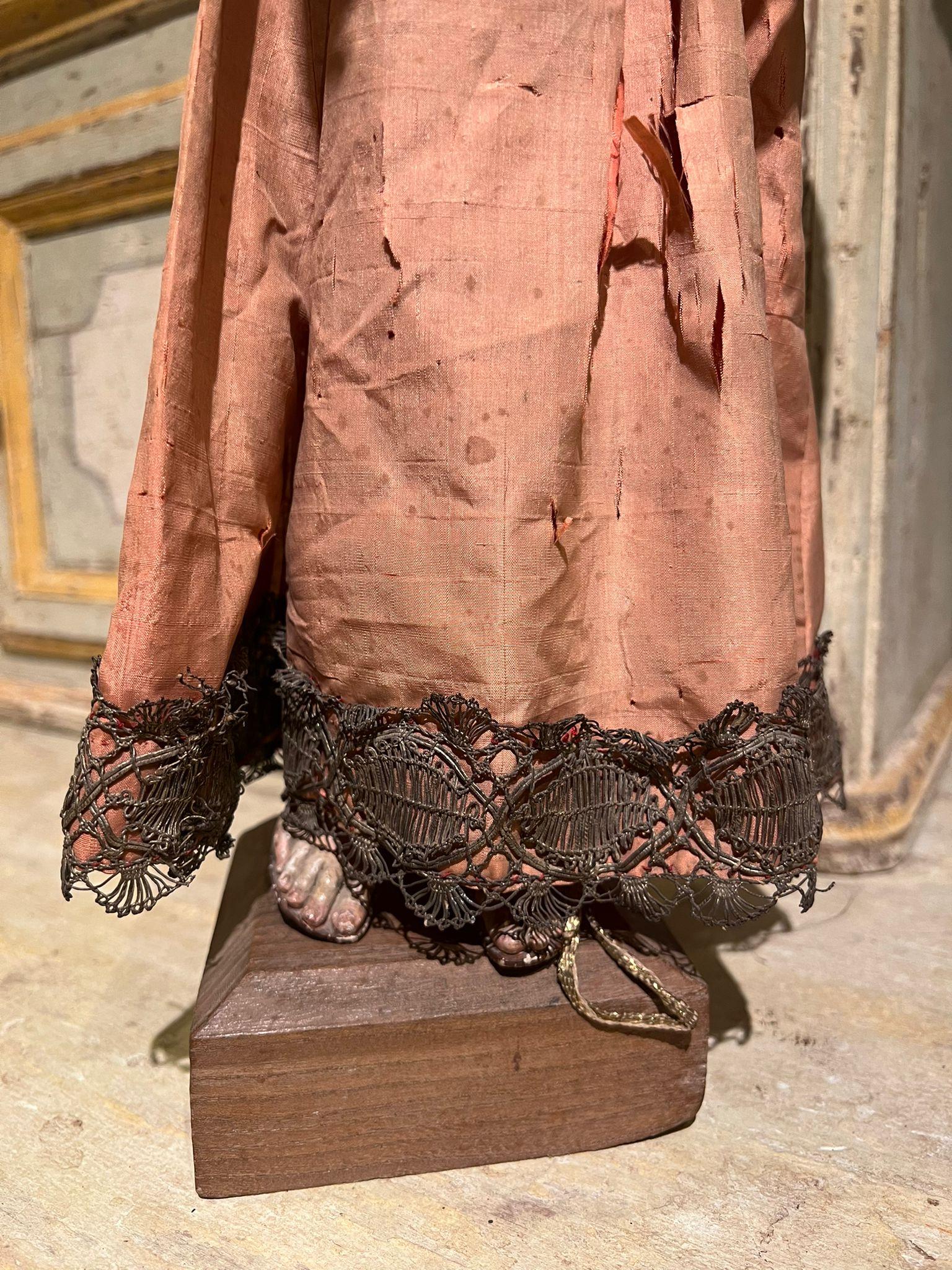 Statue de femme en terre cuite du 18e siècle État moyen - En vente à Firenze, IT
