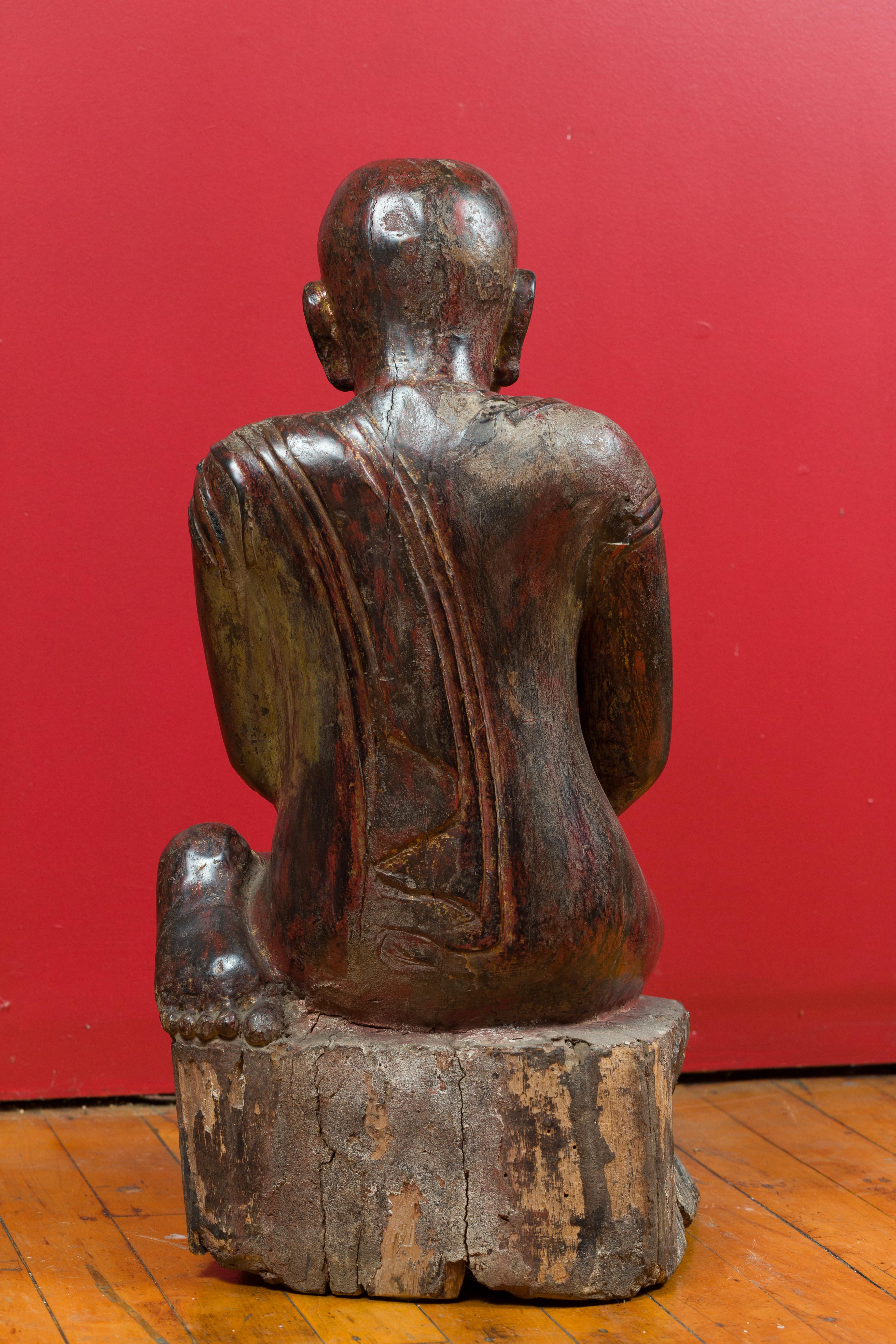 18th Century Thai Hand Carved Lacquered Wood Sculpture of a Seated Monk For Sale 4