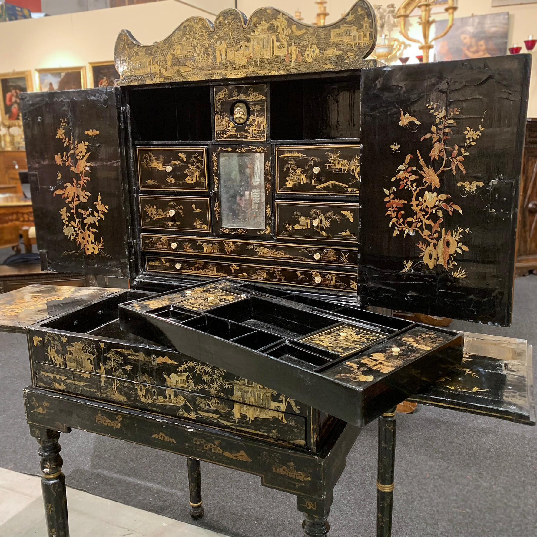 19th CENTURY THREE-BODY TRAVELING STORAGE, CHINA, QING DYNASTY In Good Condition For Sale In Firenze, FI