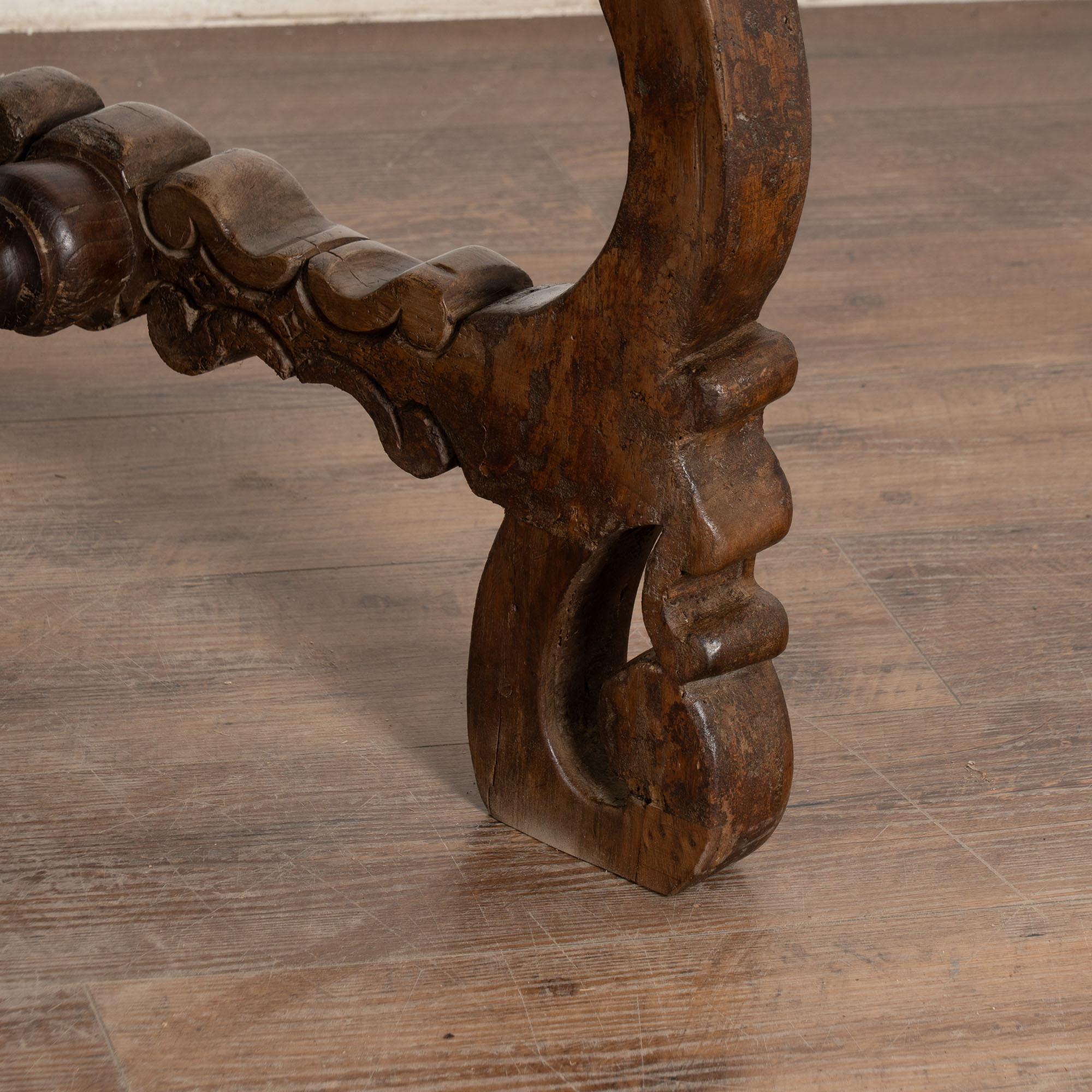 Console à trois tiroirs en noyer du XVIIIe siècle, Portugal en vente 8