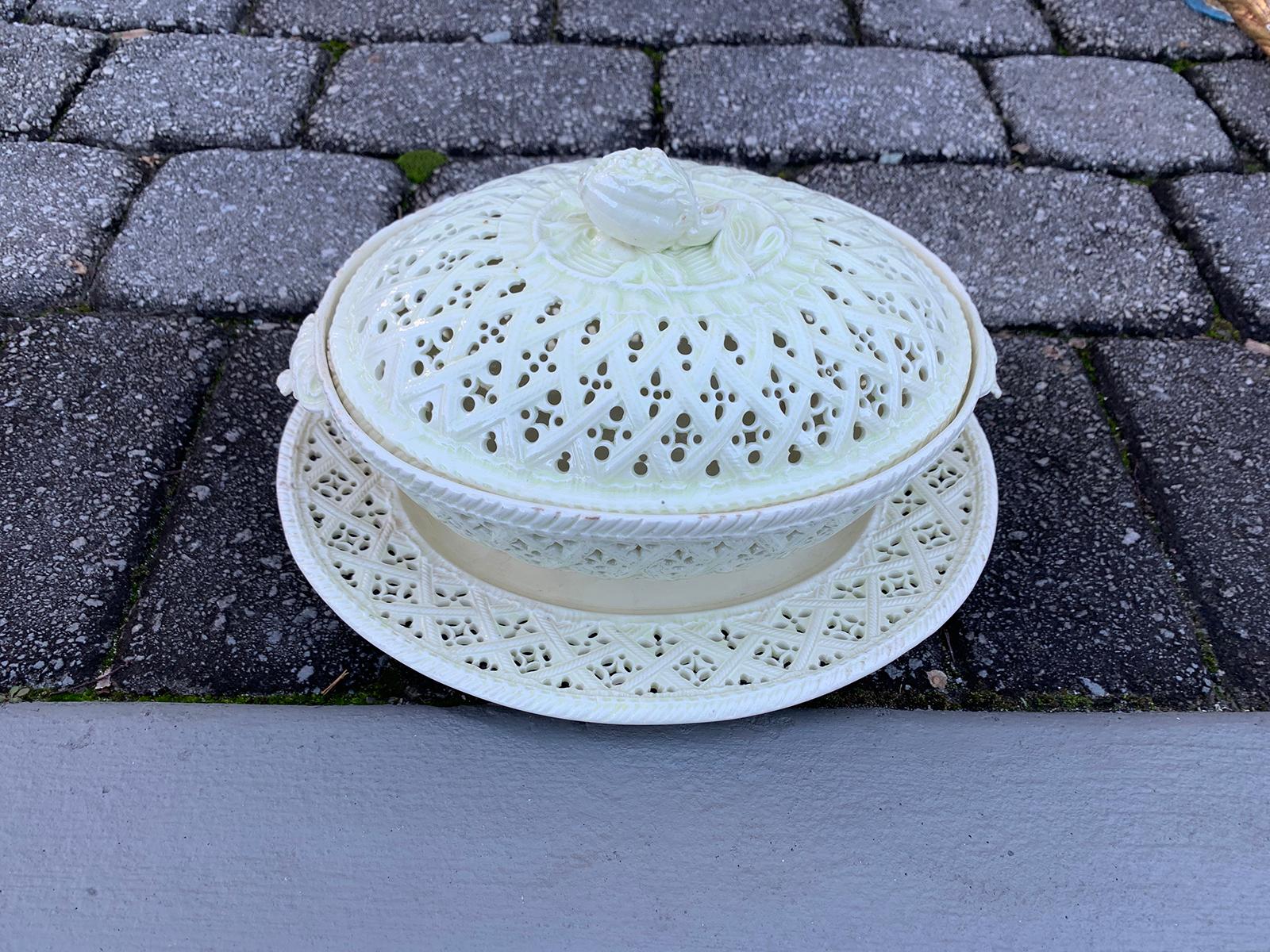 18th Century Three-Piece Creamware Basket with Underplate & Lid For Sale 4