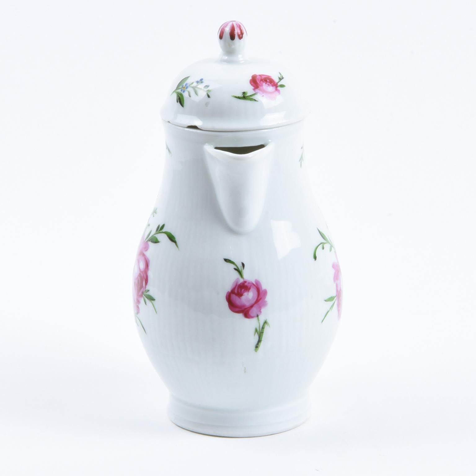 German 18th Century Thuringia Wallendorf Porcelain Teapot For Sale