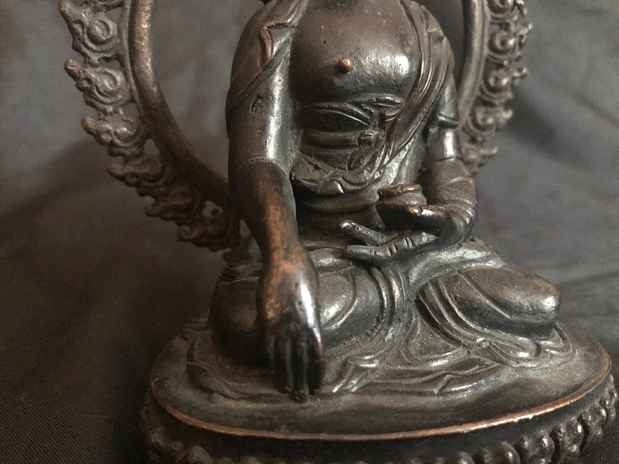 18th Century Tibetan Bronze Shakyamuni Buddha In Good Condition For Sale In Vero Beach, FL