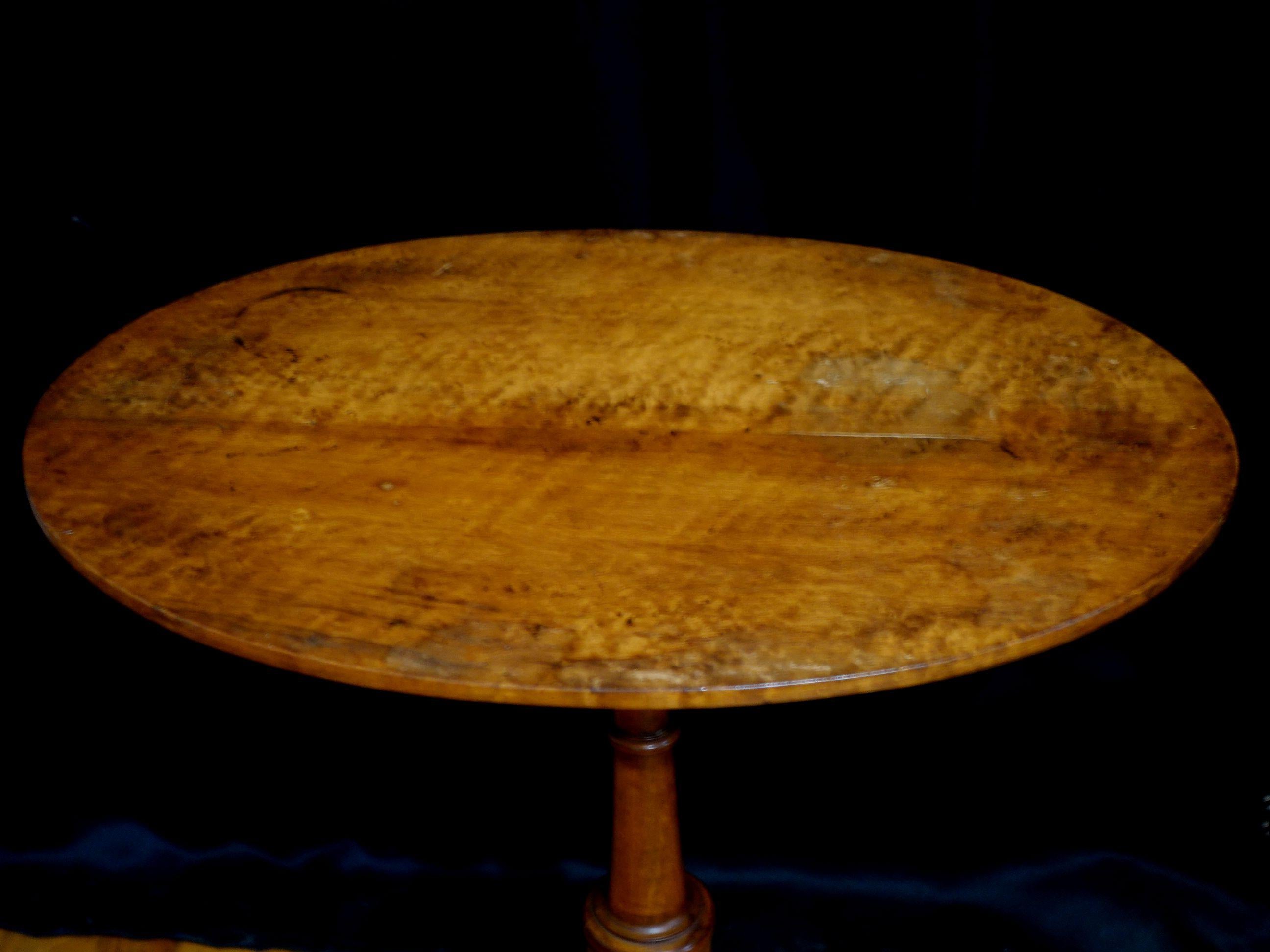 18th Century Tiger maple oval Tilt-Top Tripod Queen Anne Tea Table For Sale 12