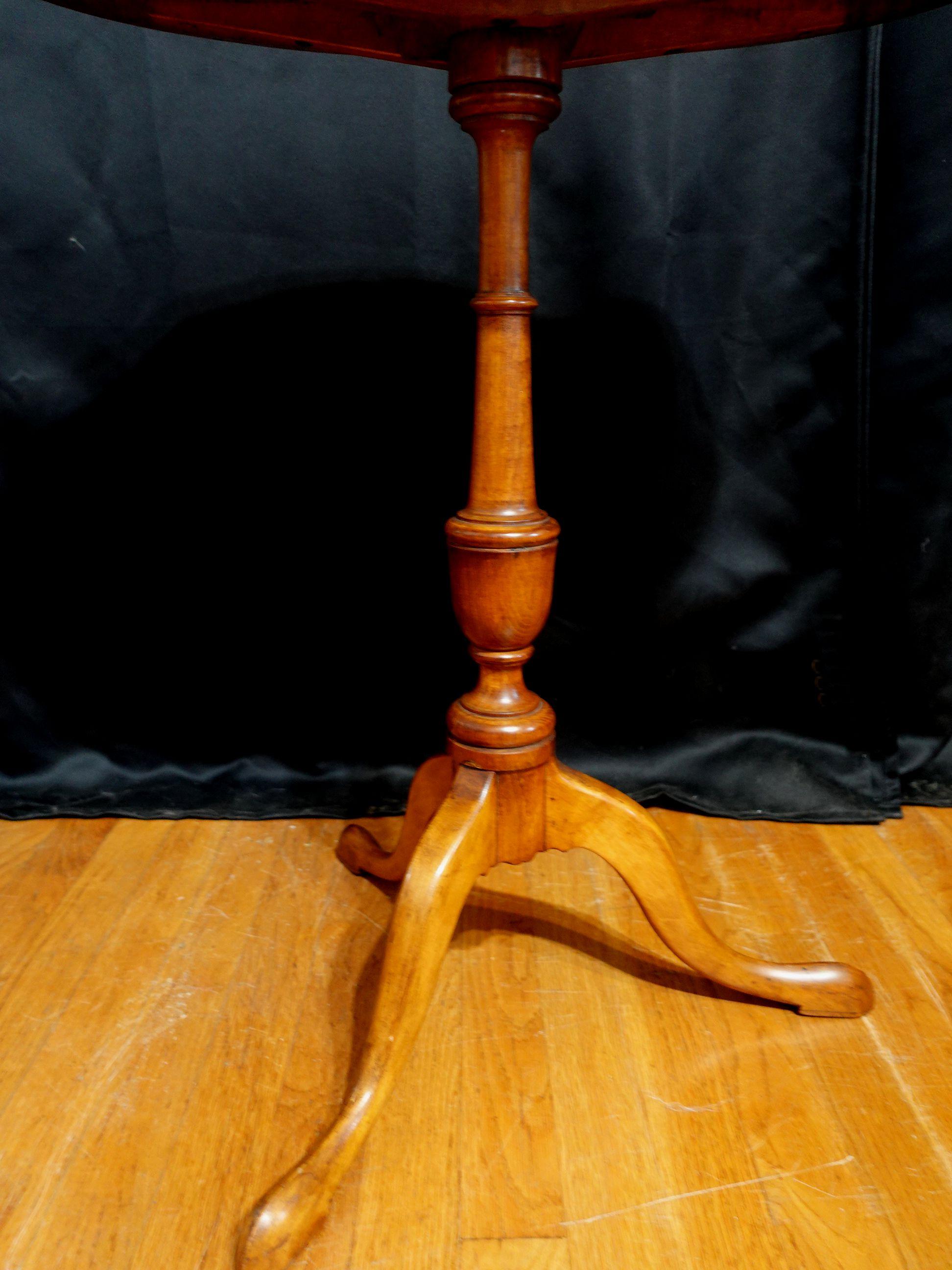 18th Century Tiger maple oval Tilt-Top Tripod Queen Anne Tea Table For Sale 13