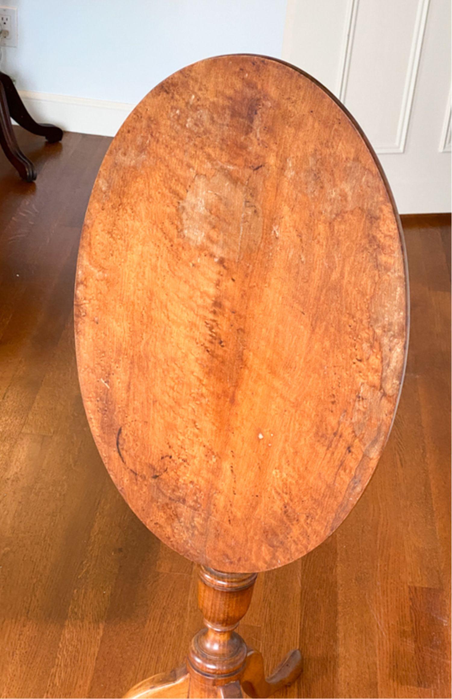 18th Century Tiger maple oval Tilt-Top Tripod Queen Anne Tea Table For Sale 6