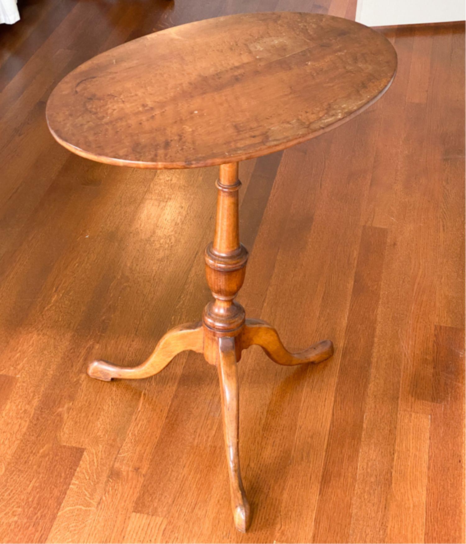 18th Century Tiger maple oval Tilt-Top Tripod Queen Anne Tea Table For Sale 7