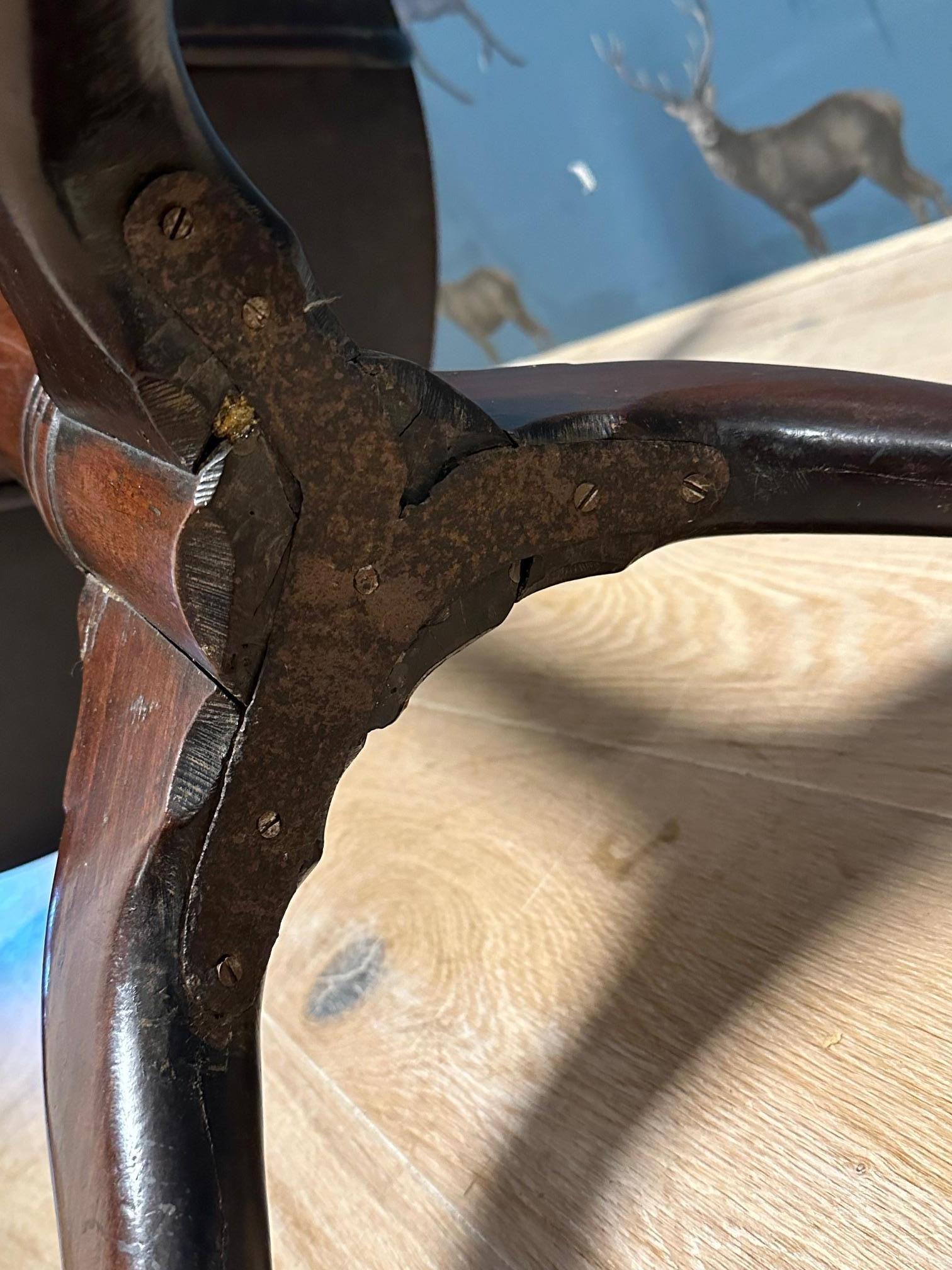 Table à plateau basculant du 18e siècle en vente 4