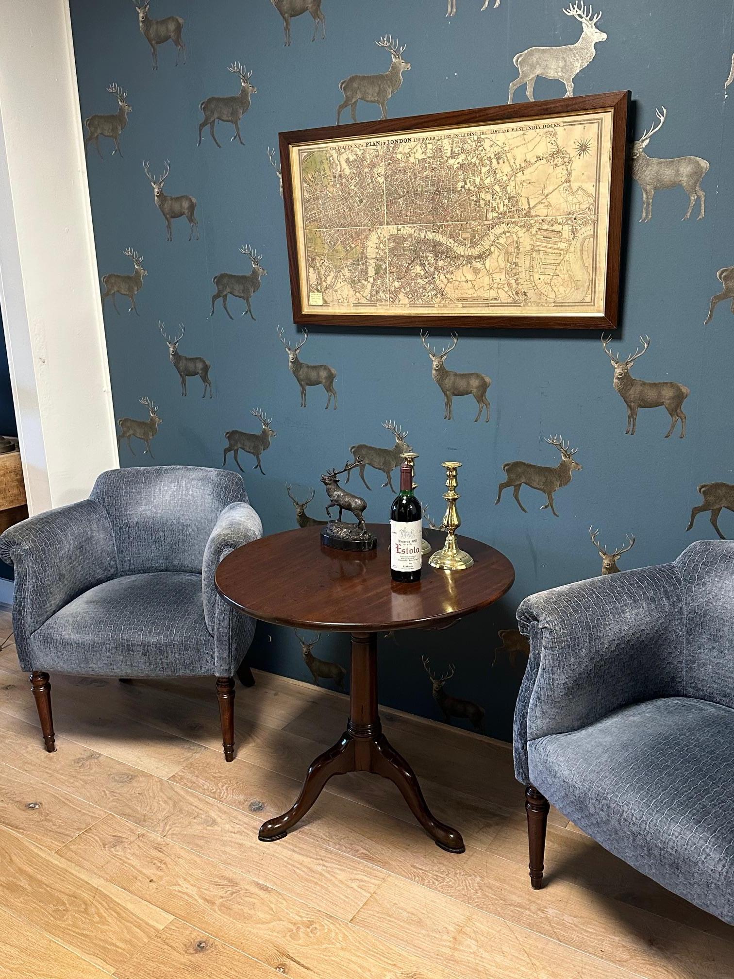 Anglais Table à plateau basculant du 18e siècle en vente