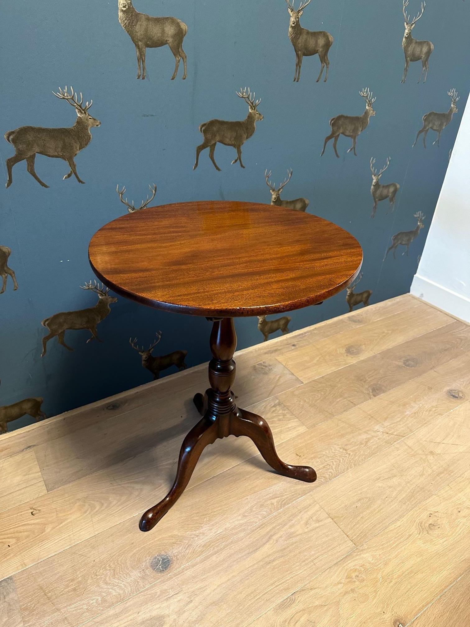 Late 18th Century 18th Century tilt top table For Sale