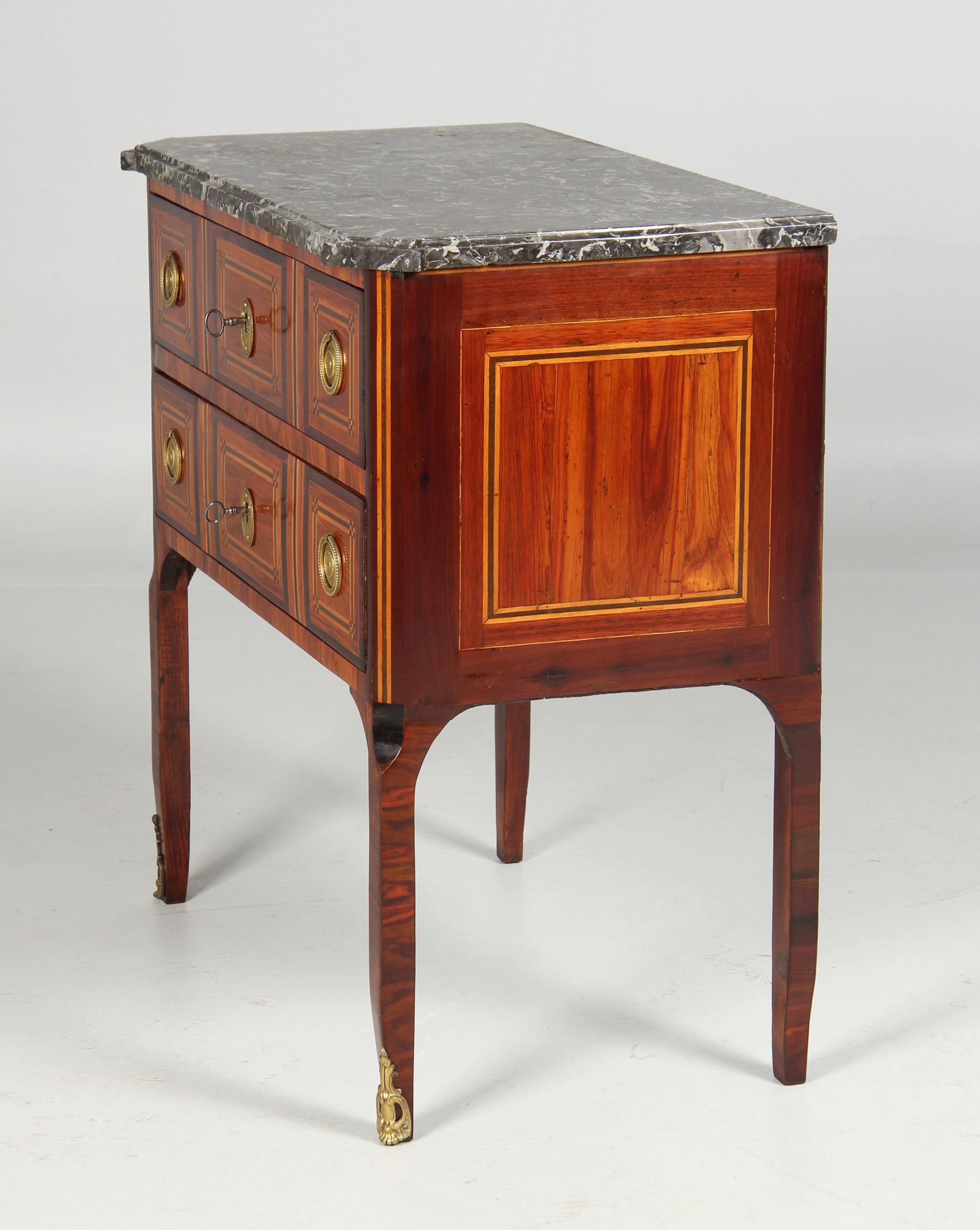 Luigi XVI Cassettiera di transizione del XVIII secolo con piano in marmo, Francia, circa 1780 in vendita