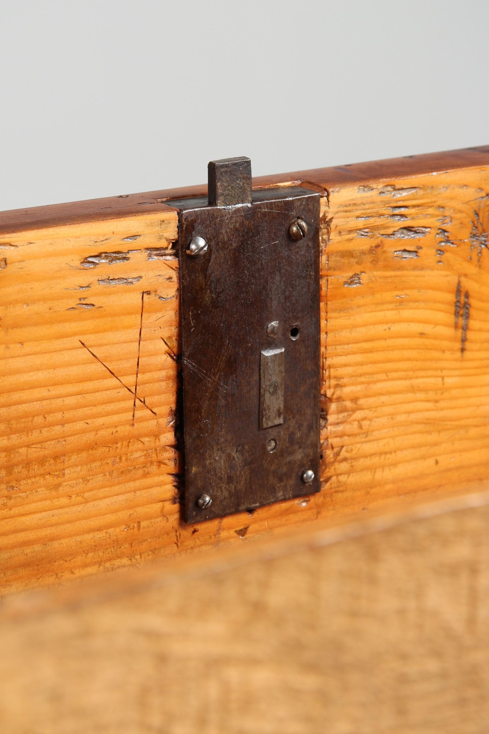 Cassettiera di transizione del XVIII secolo con piano in marmo, Francia, circa 1780 in vendita 1