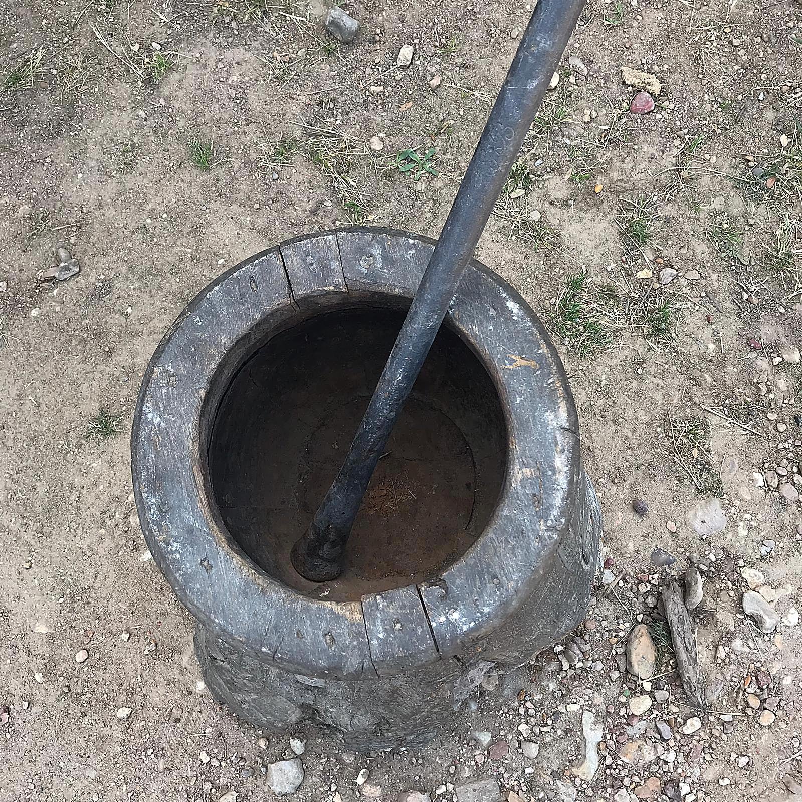 18th Century Tree Root Mortar and Hand-Forged Pestle In Good Condition For Sale In Brenham, TX