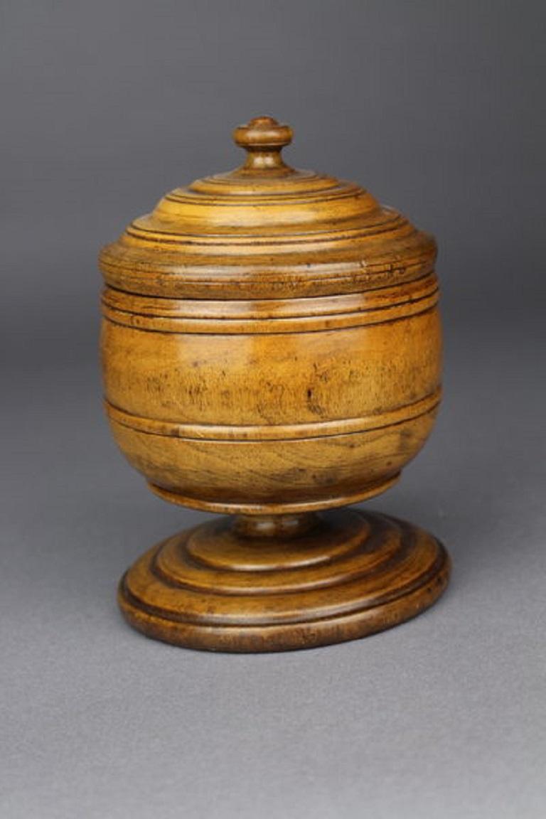 18th Century Treen Posset Cup and Cover In Good Condition In London, GB