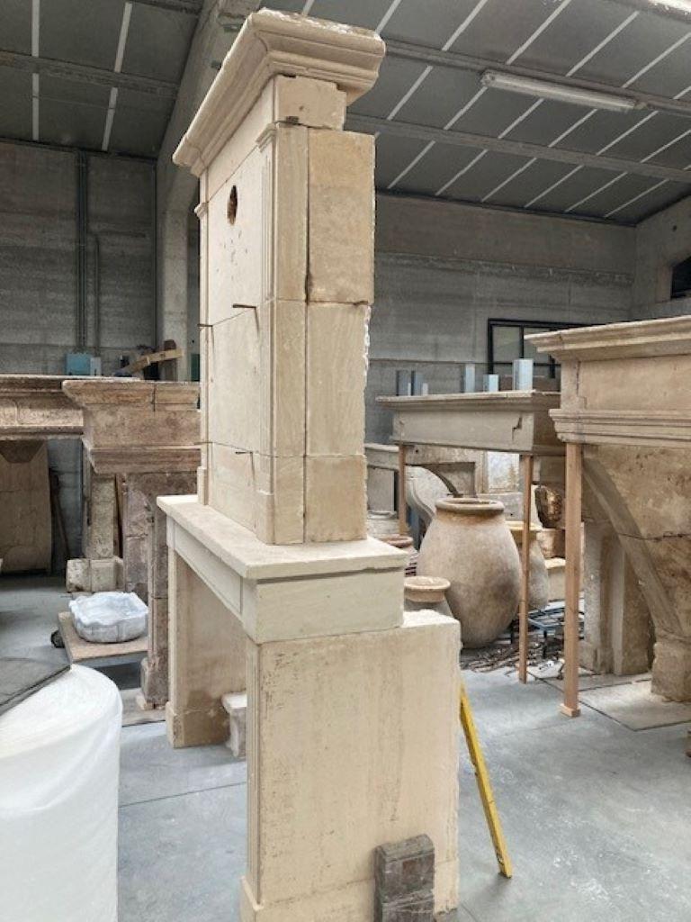 Cheminée Trumeau du 18ème siècle en calcaire français Bon état - En vente à Zedelgem, BE
