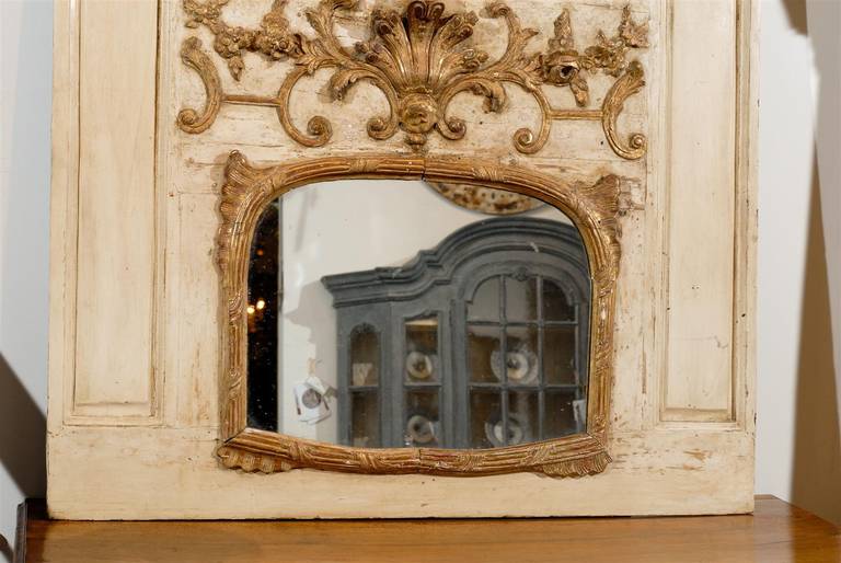 Miroir Trumeau Louis XV avec peinture à l'huile originale et motifs sculptés et dorés en vente 1