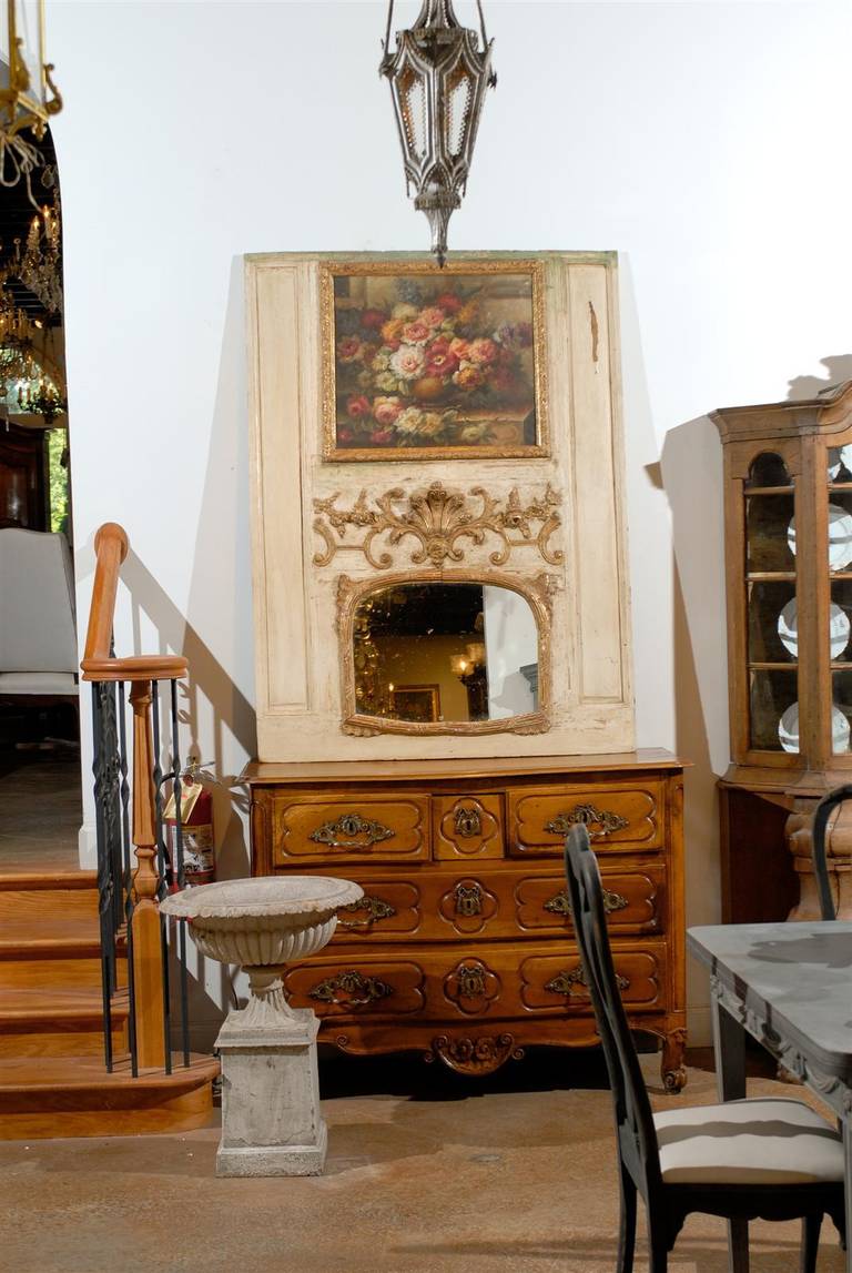 French Louis XV Trumeau Mirror with Original Oil Painting and Carved Gilt Motifs In Good Condition In Atlanta, GA