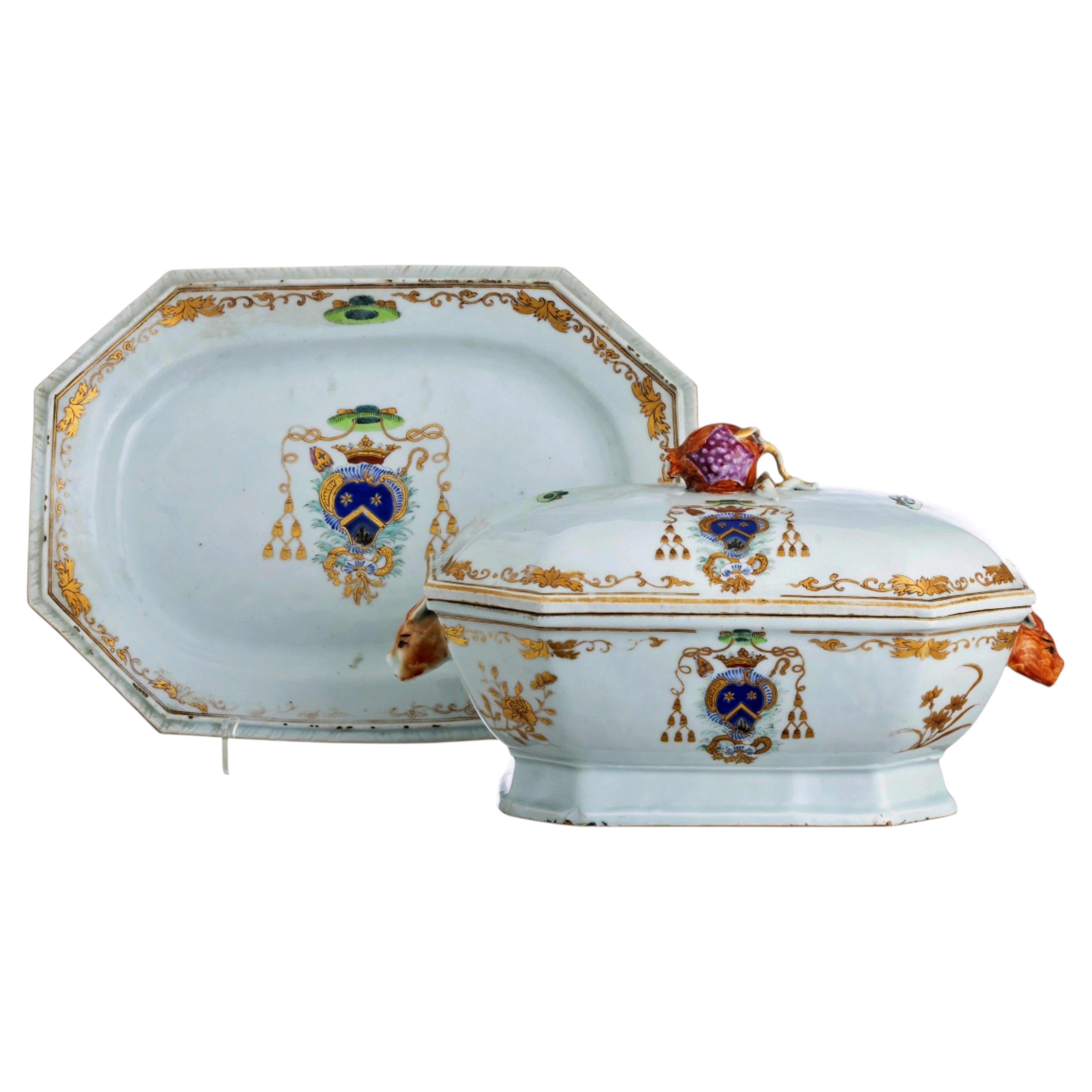 18th-Century Tureen with Coat of Arms Presentation Dish For Sale
