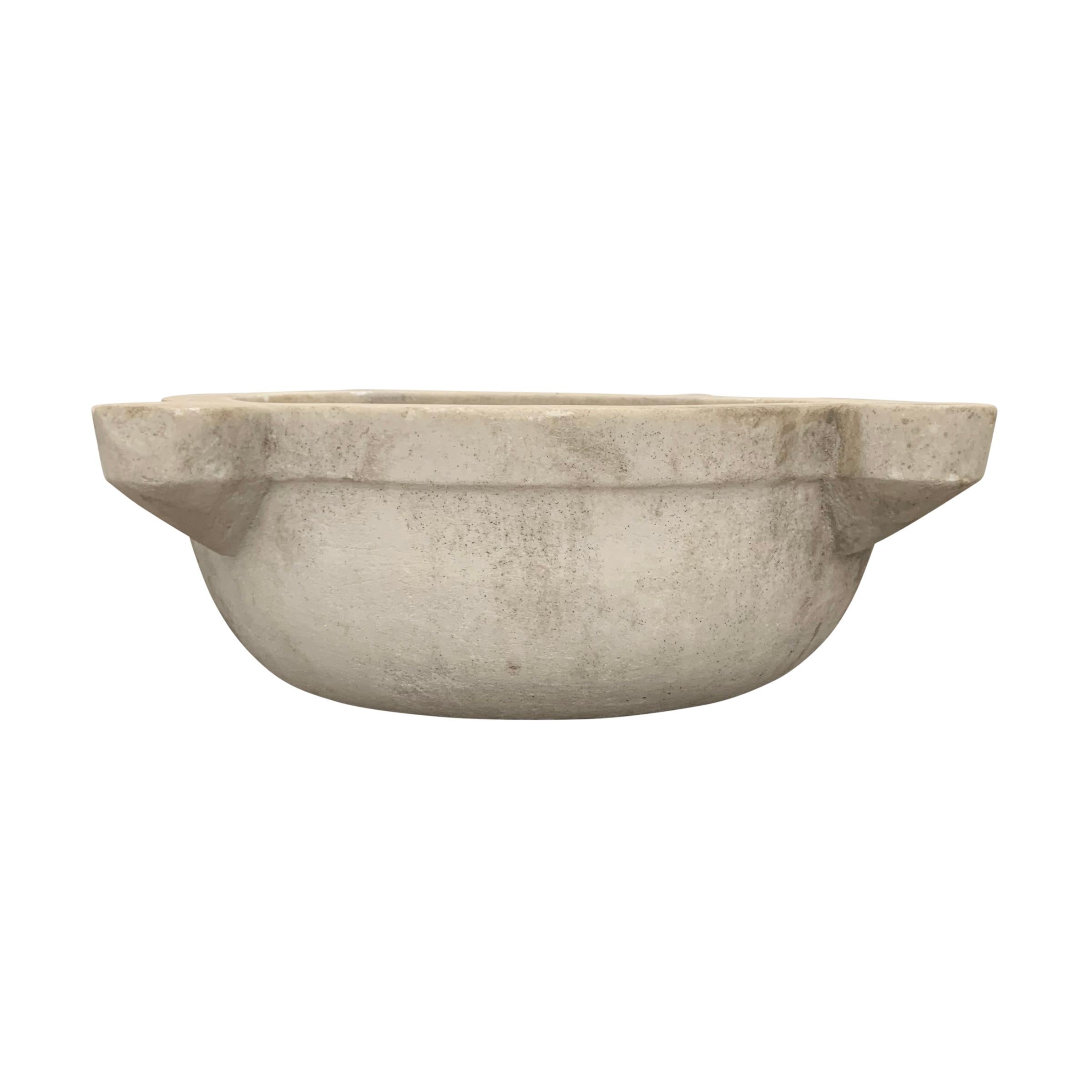A wonderful 18th century Turkish Hammam carved white marble sink vessel with a wonderfully worn finish. A drain could be drilled in the bottom to convert into a sink.

Interior dimension: 16 in. W x 12 in. D x 6.5in. H.
