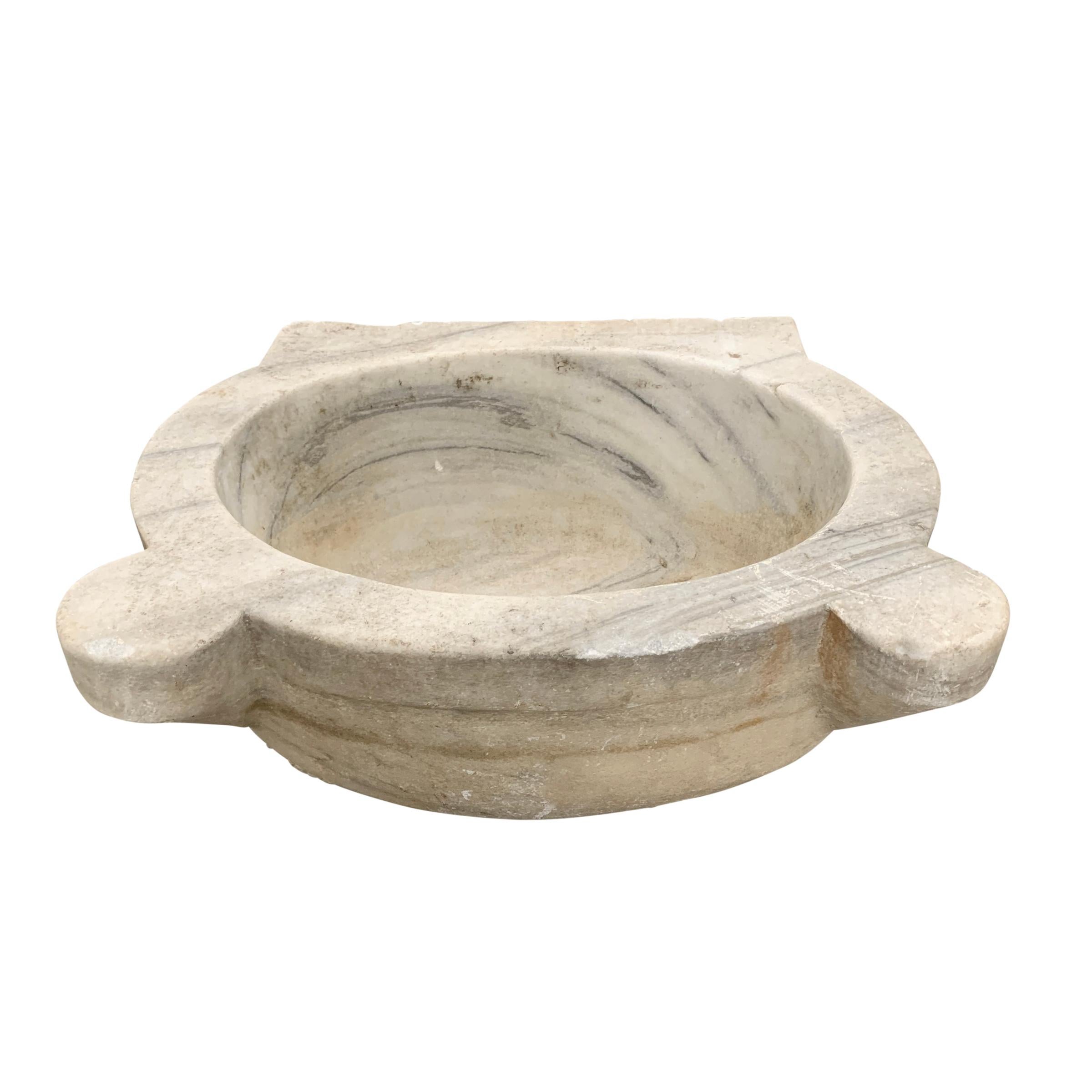A wonderful 18th century Turkish Hammam carved white marble sink vessel with a wonderfully worn finish. A drain could be drilled in the bottom to convert into a sink.

Interior dimension: 14.75 in. W x 11.25 in. D x 6 in. H.