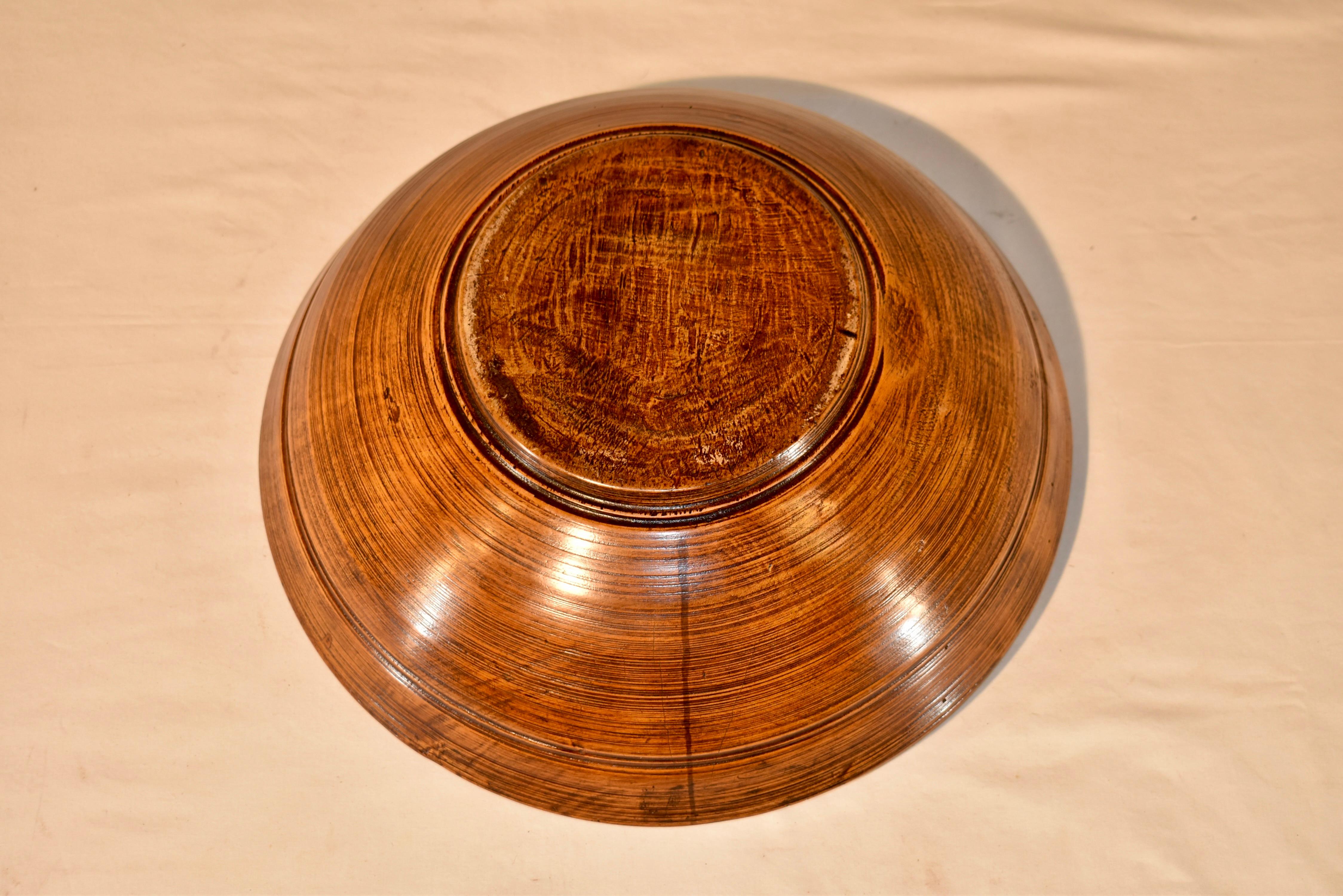 18th Century Turned Oak Bowl from France For Sale 1