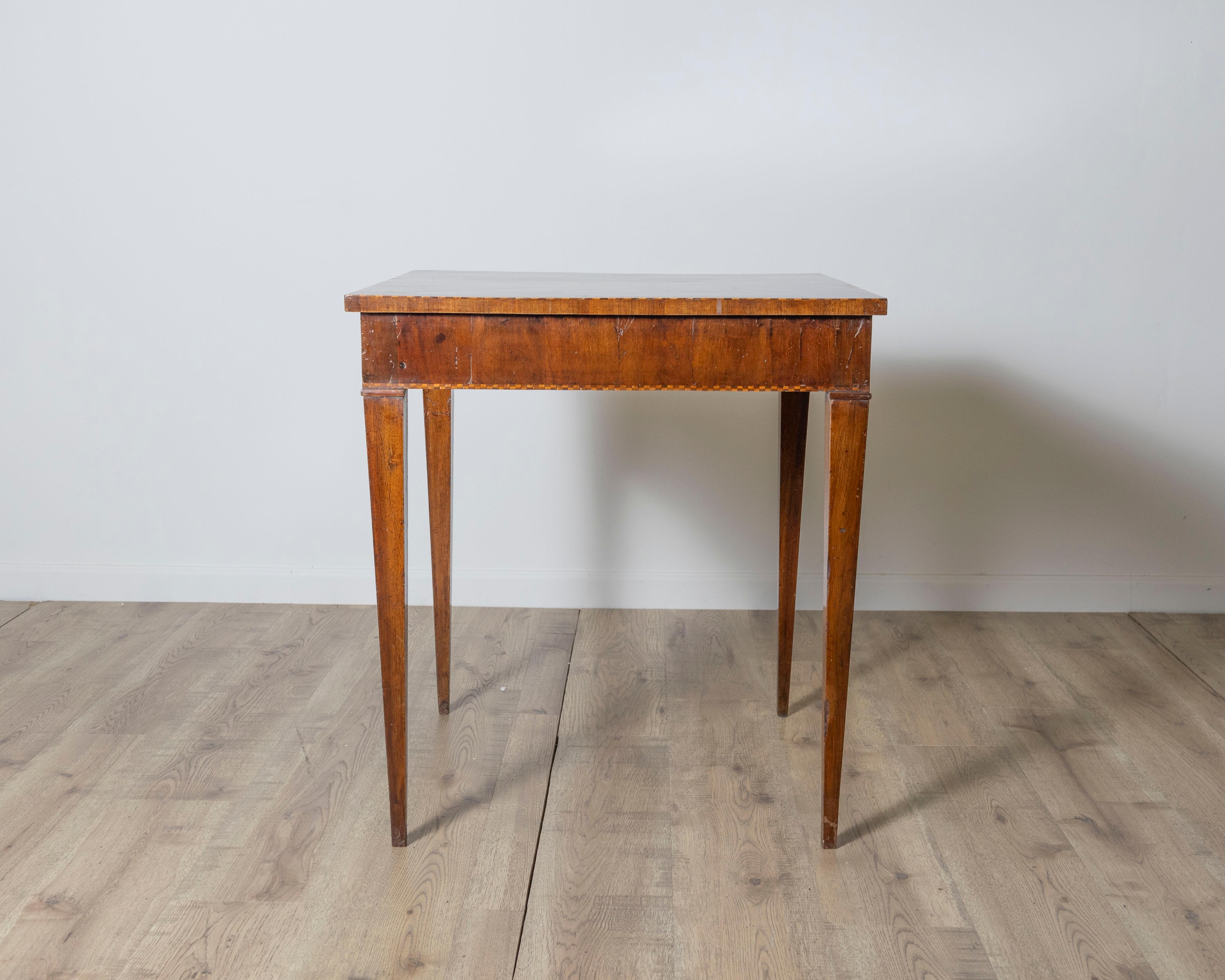 Table à jeux en marqueterie toscane du 18e siècle avec marqueterie géométrique en vente 4