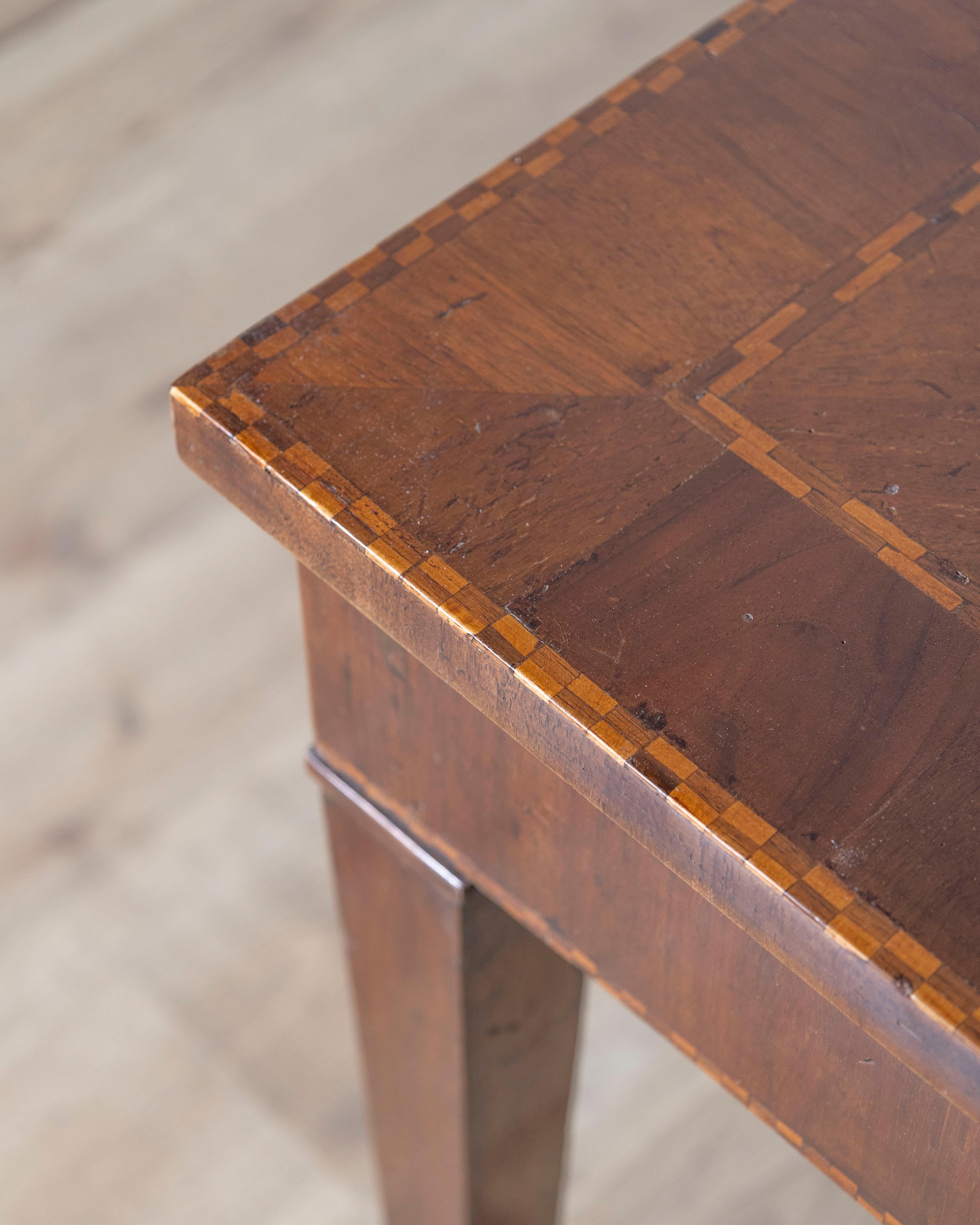 Table à jeux en marqueterie toscane du 18e siècle avec marqueterie géométrique en vente 5