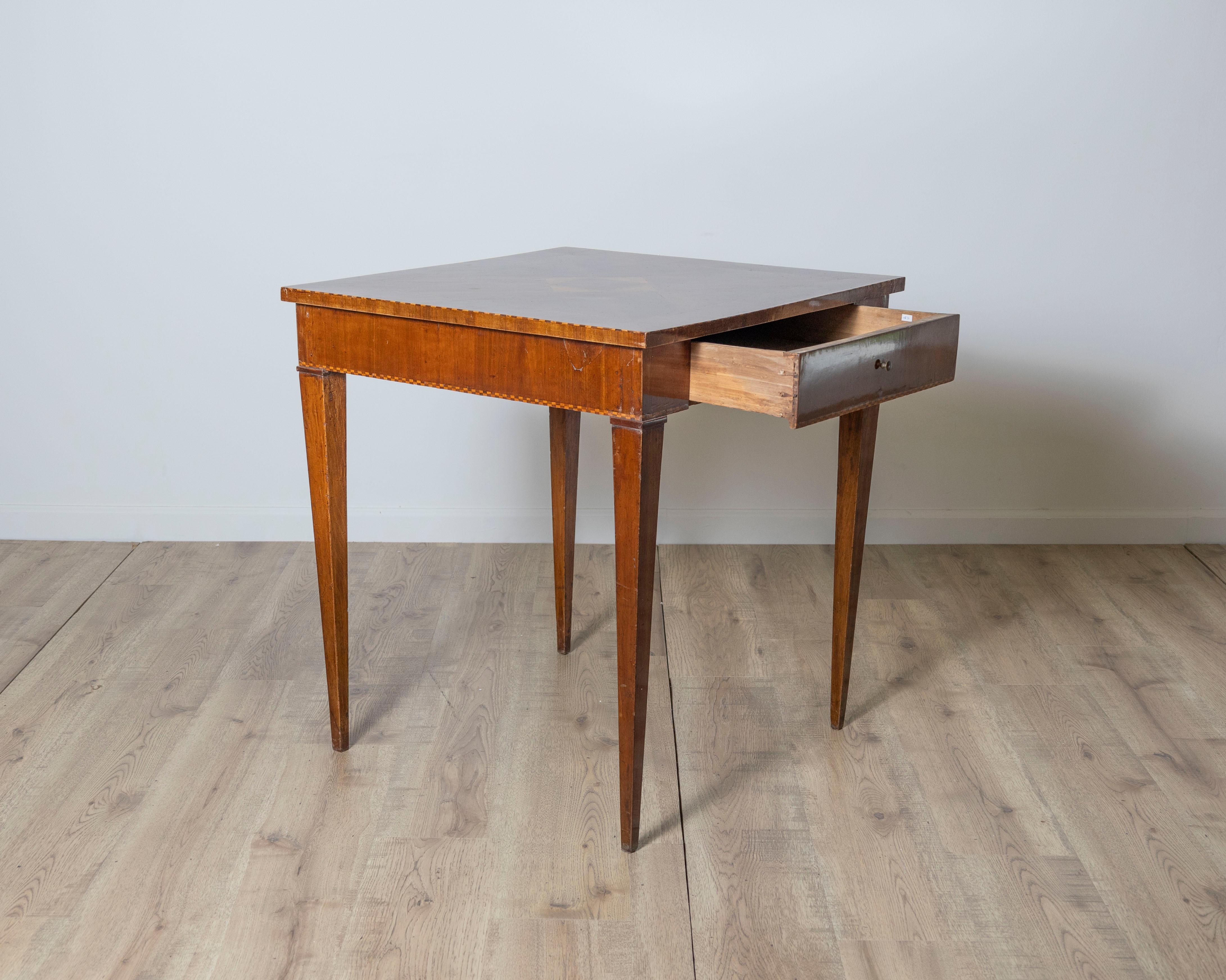 Table à jeux en marqueterie toscane du 18e siècle avec marqueterie géométrique en vente 1