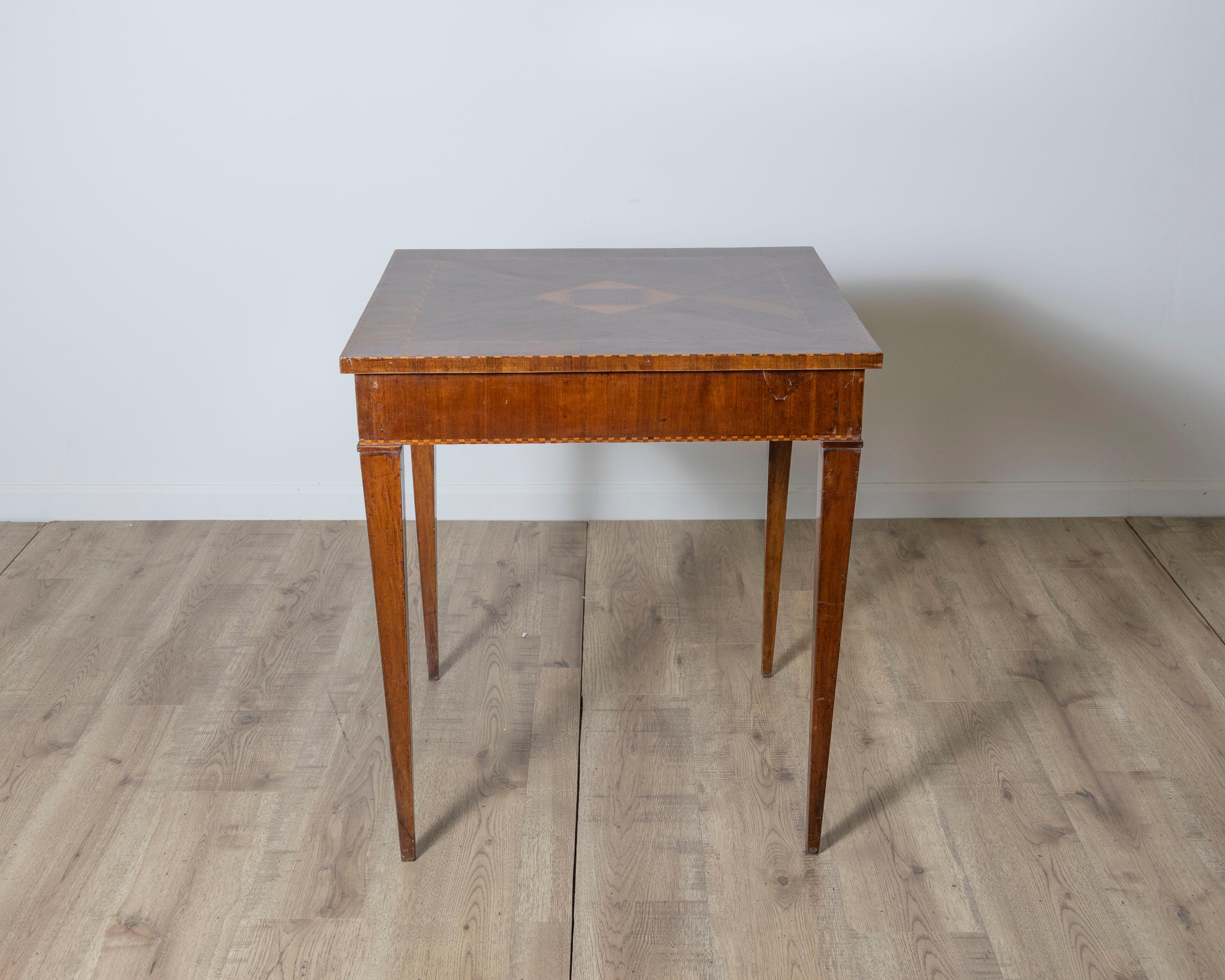 Table à jeux en marqueterie toscane du 18e siècle avec marqueterie géométrique en vente 3