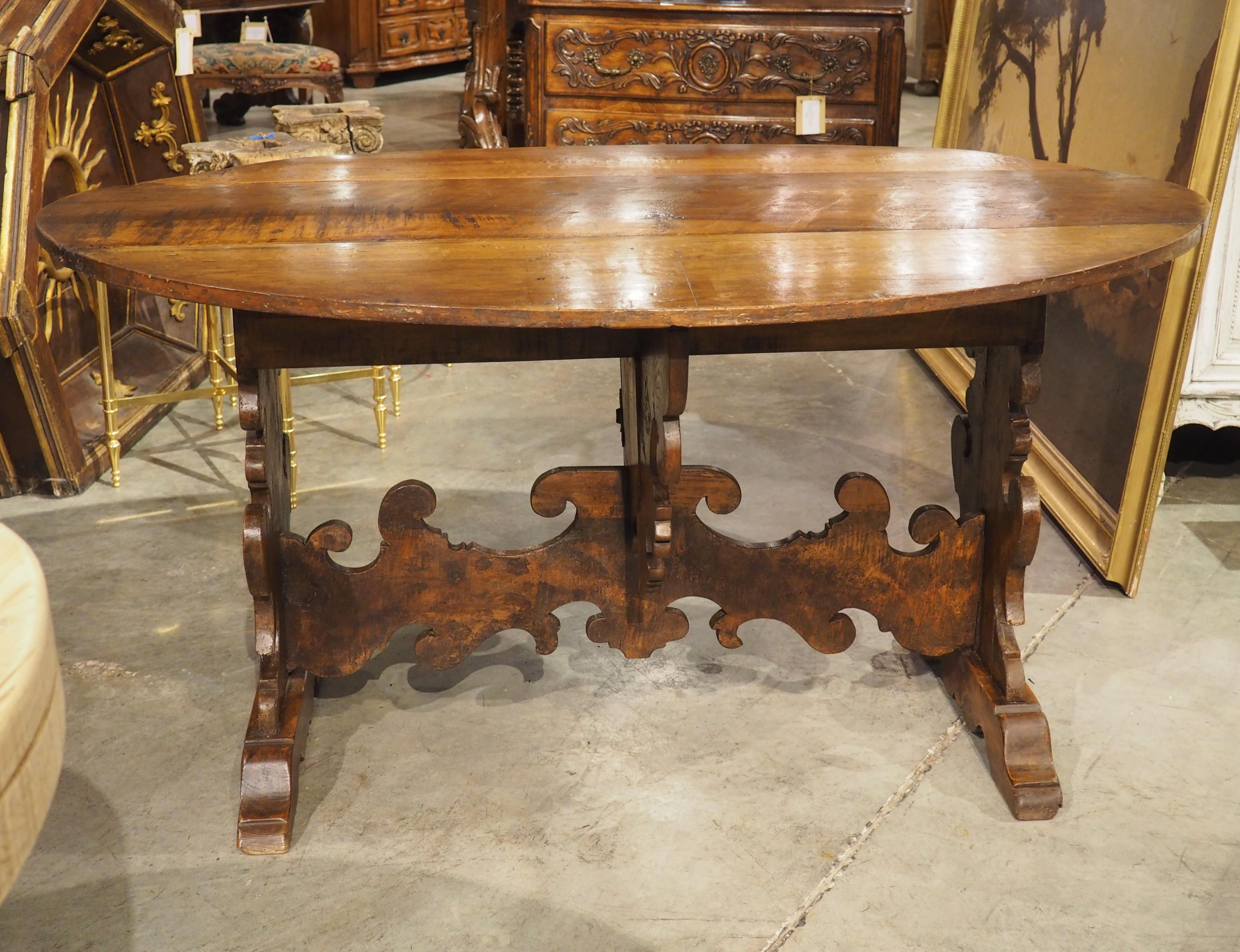 Hand-Carved 18th Century Tuscan Oval Drop Leaf Table in Carved Walnut For Sale