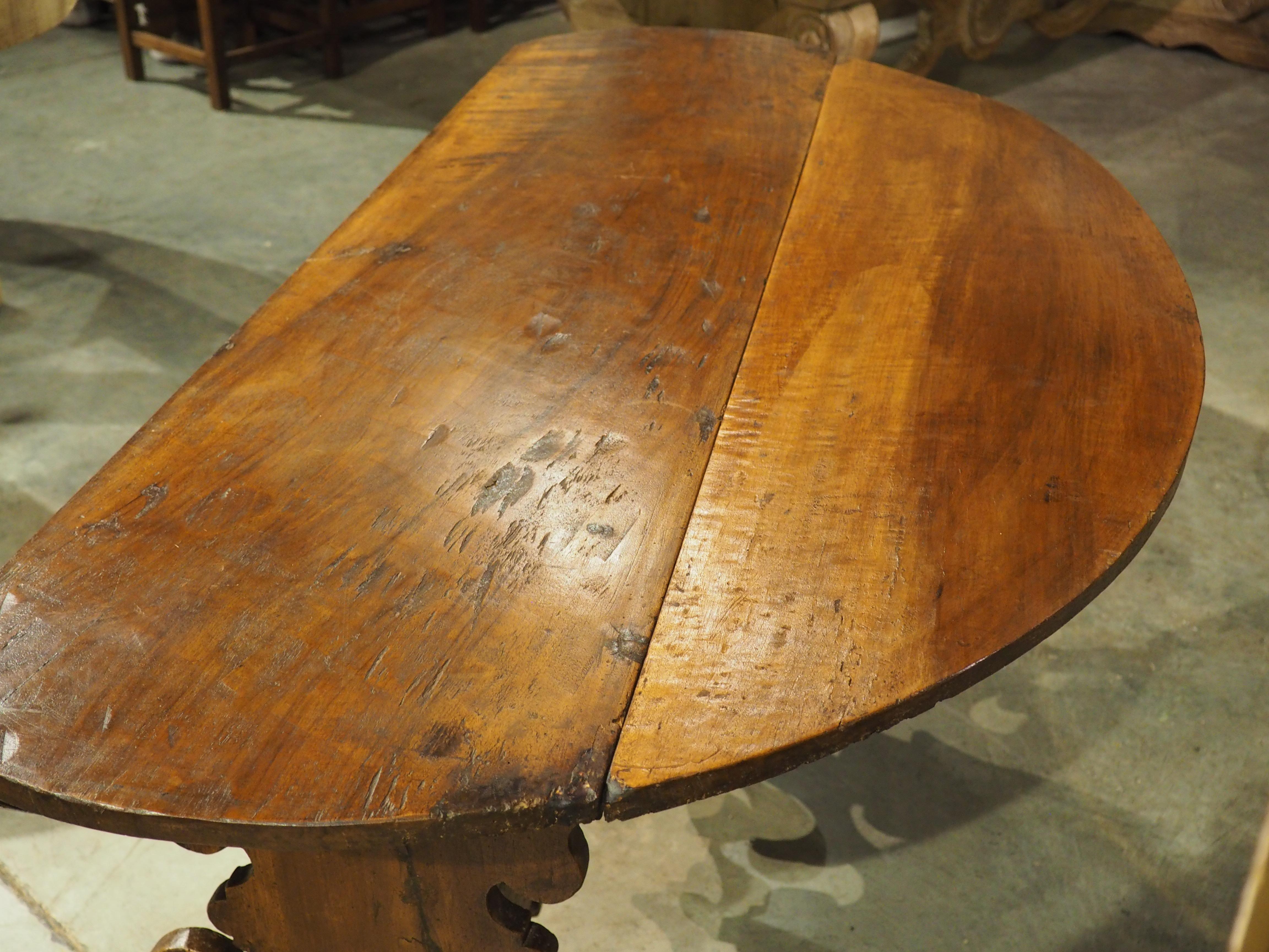 Wood 18th Century Tuscan Oval Drop Leaf Table in Carved Walnut For Sale