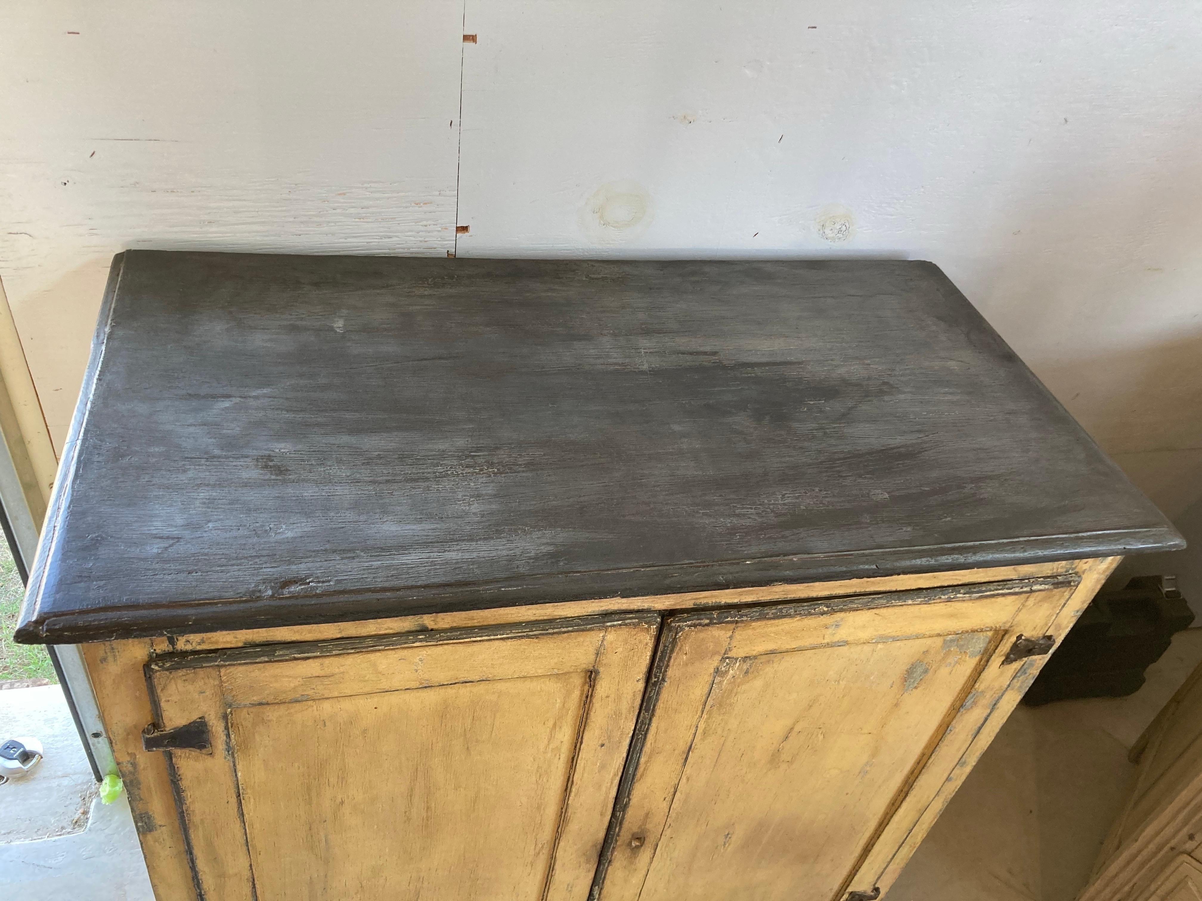 18th Century Tuscan Painted Credenza In Good Condition For Sale In Carmine, TX