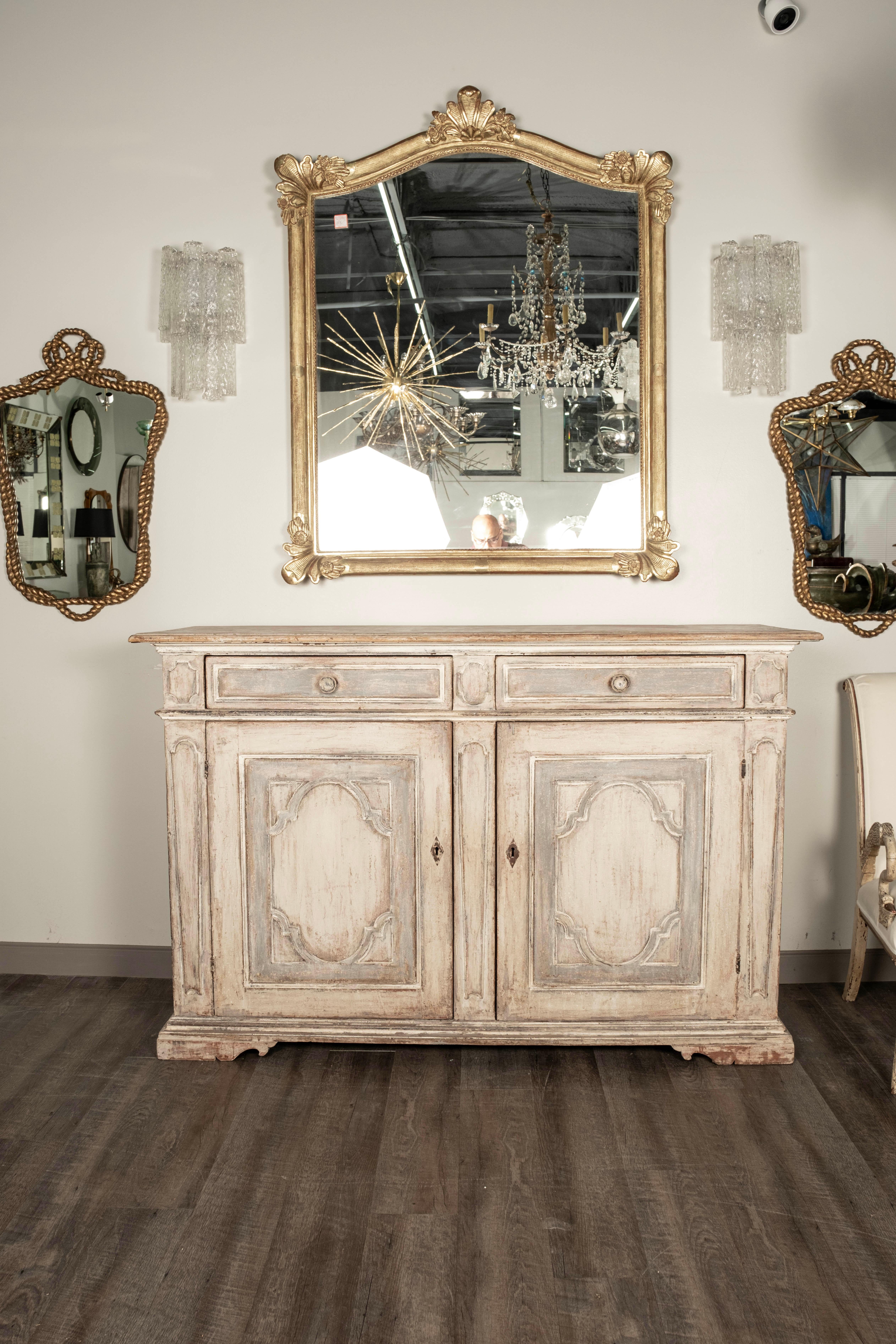 18th Century Tuscan Painted Credenza From Italy.
This lovely 18th century Italian Baroque credenza or sideboard has two cabinet doors below and two drawers above with beautiful distressed paint decorated finish.
This stunning Italian Tuscan credenza
