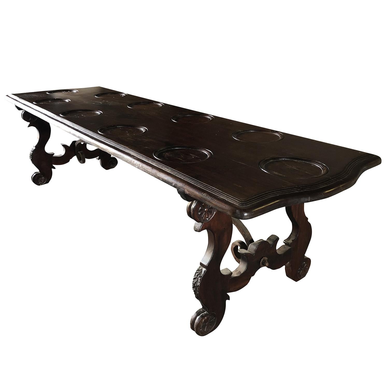 18th Century Italian Antique Tuscan Renaissance Walnut Dining Room Table  In Good Condition For Sale In West Palm Beach, FL