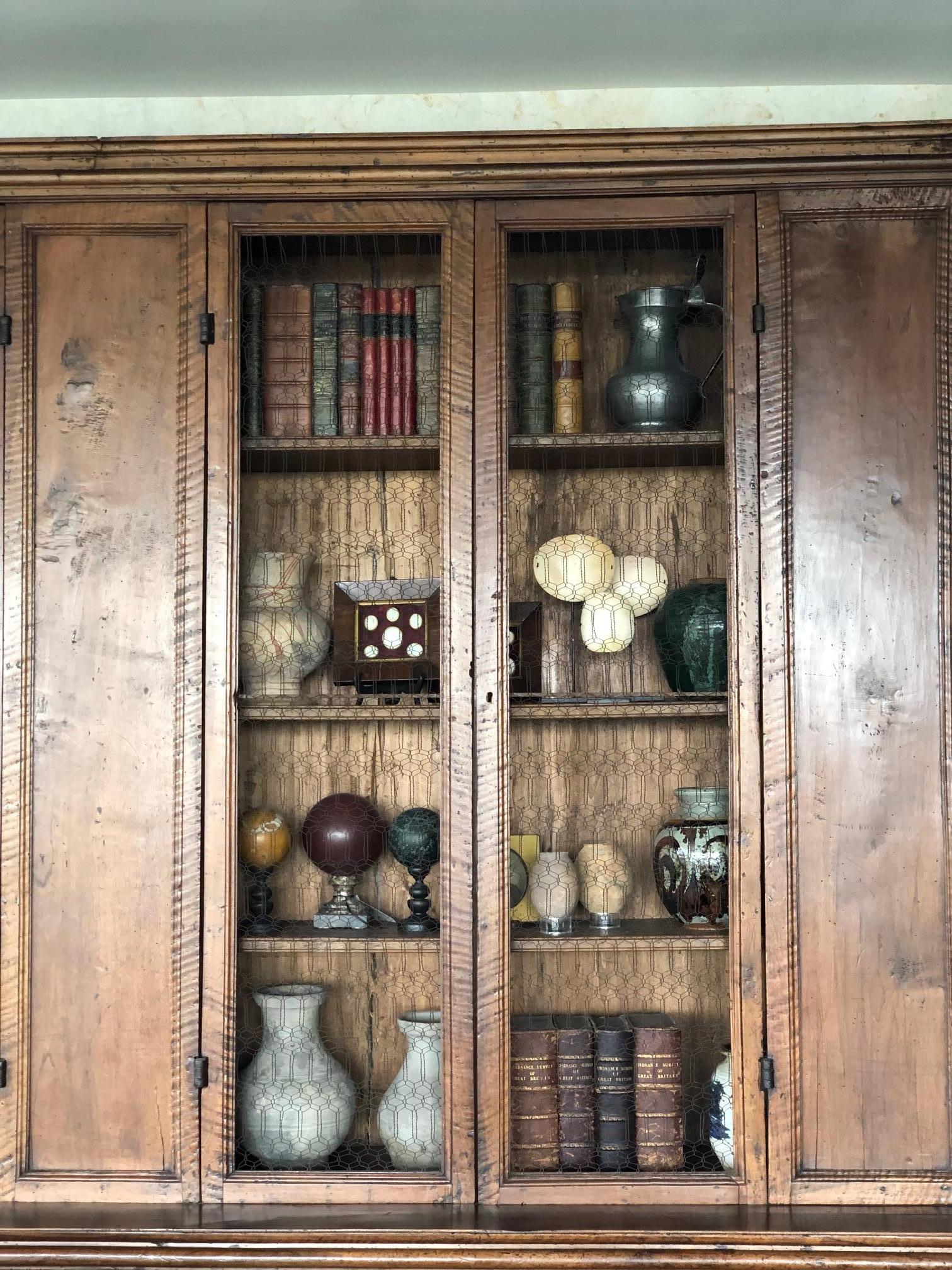 18th Century Tuscan Walnut Bookcase In Good Condition In Los Angeles, CA