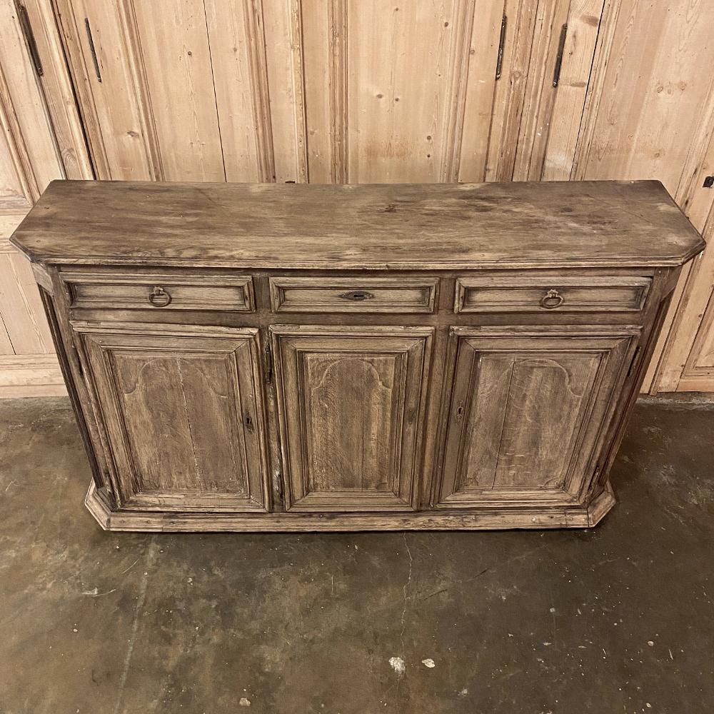 Hand-Crafted 18th Century Tuscan Walnut Buffet For Sale