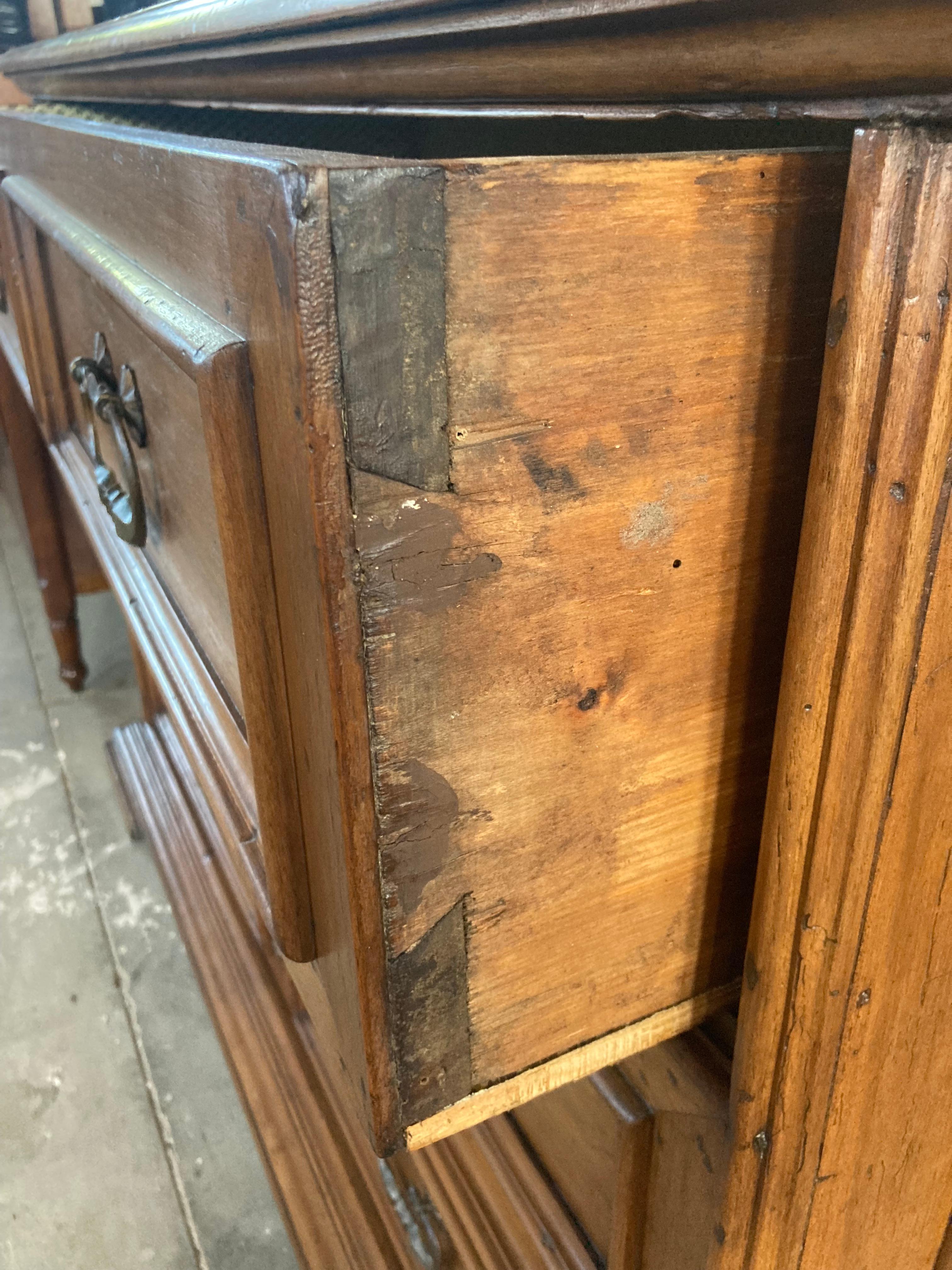 18th Century Tuscan Walnut Chest of Drawers 4