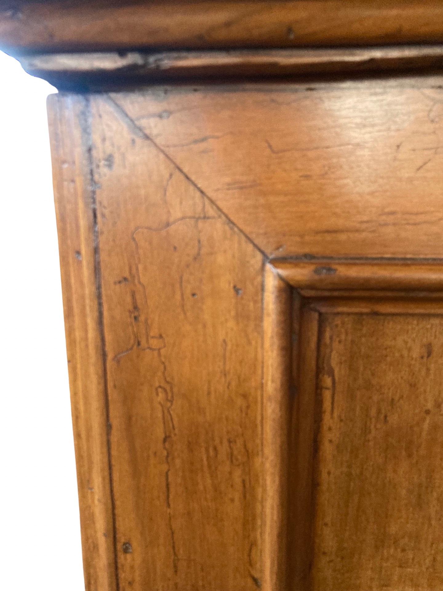 18th Century Tuscan Walnut Chest of Drawers In Good Condition In Carmine, TX
