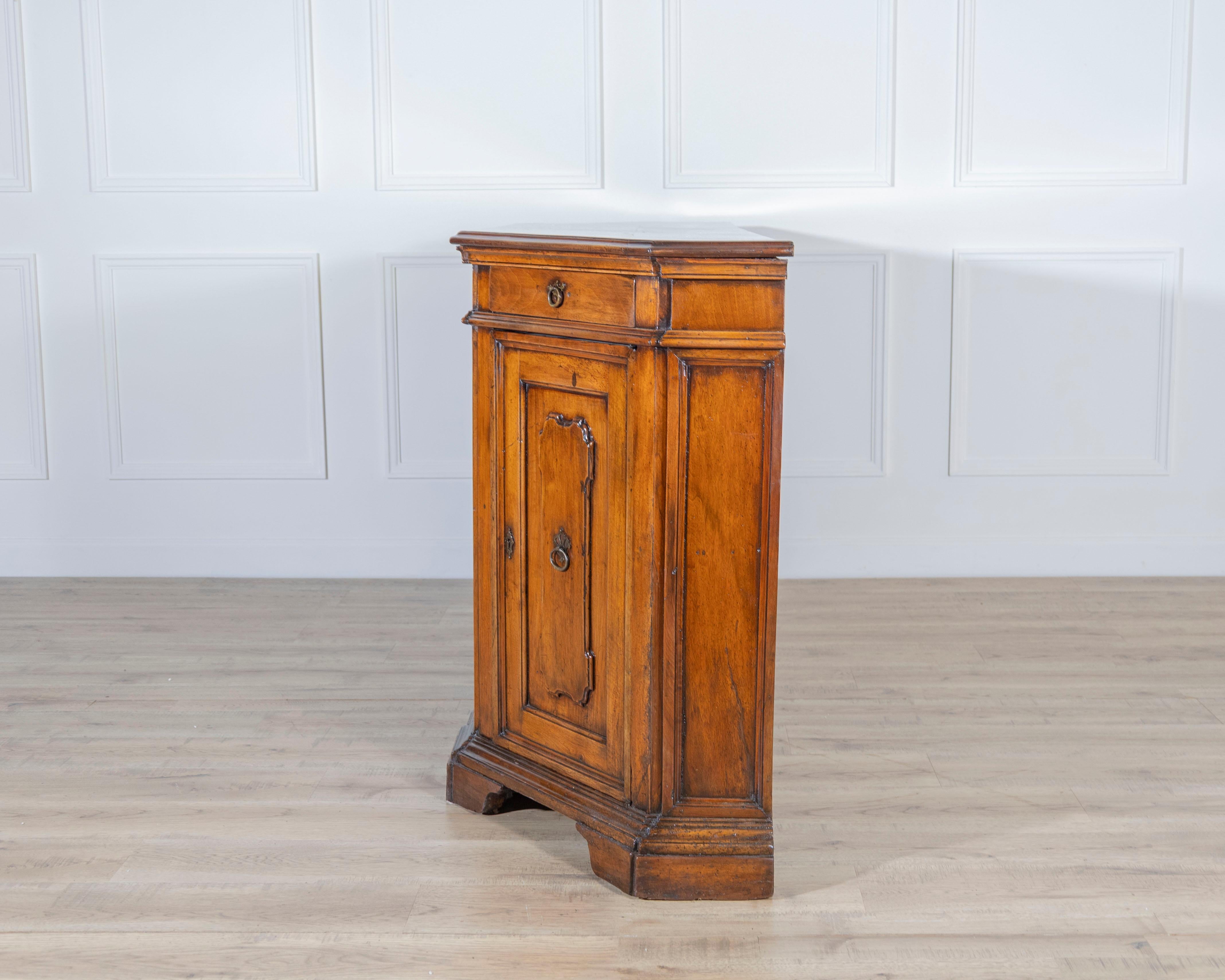 18th Century Tuscan Walnut Cornered Sideboard For Sale 3