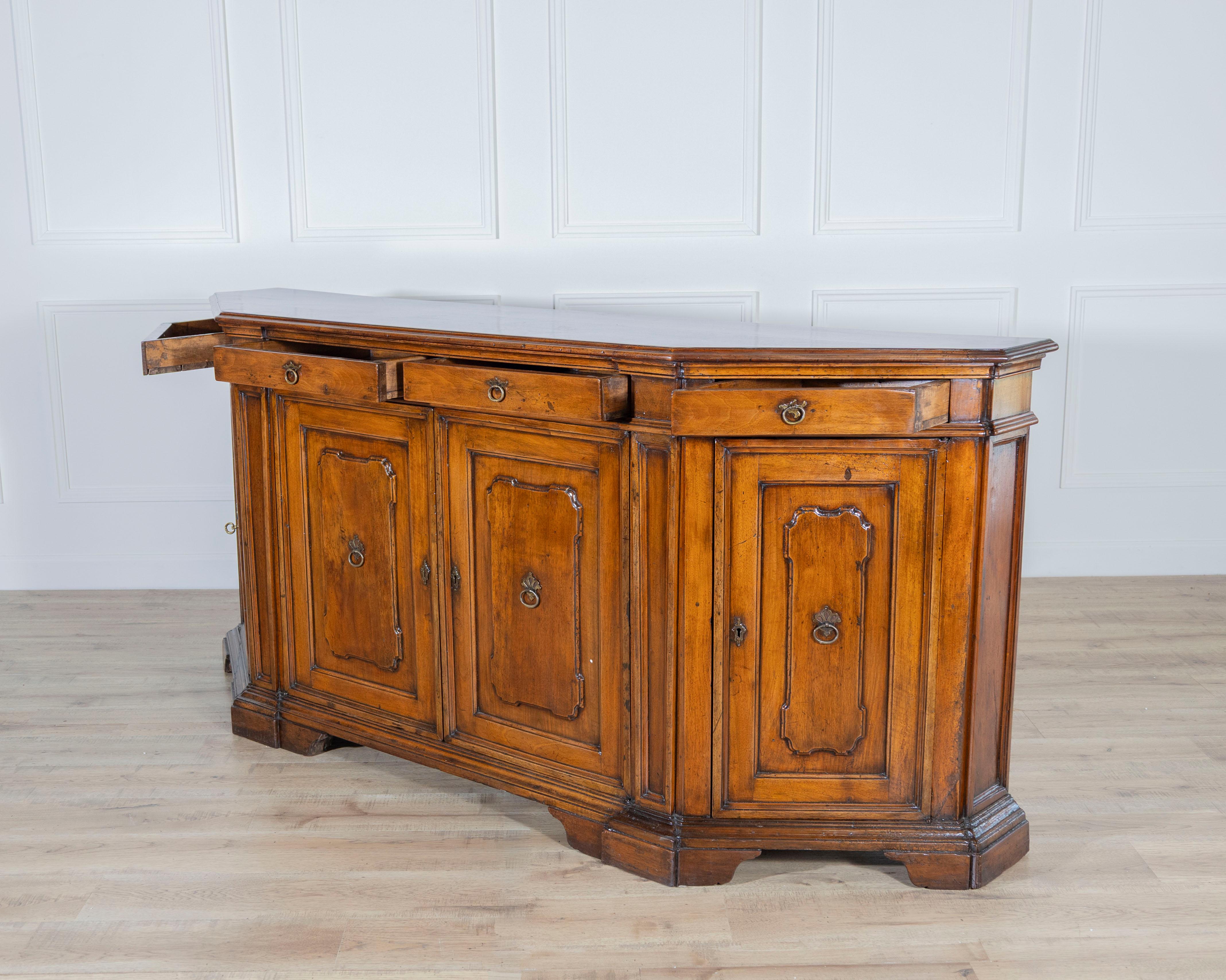 18th Century Tuscan Walnut Cornered Sideboard For Sale 4