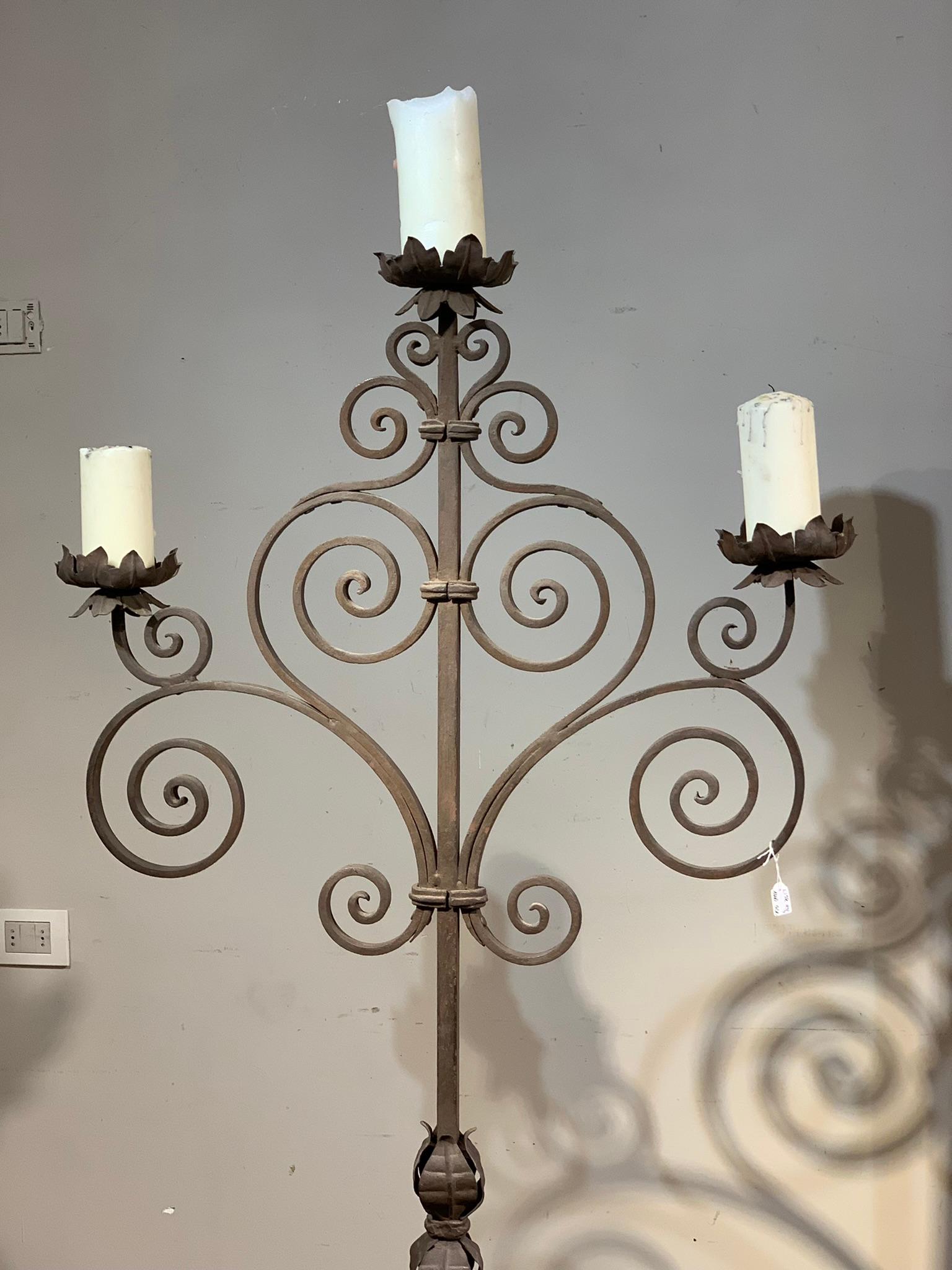 18th century  tuscany iron candelabras In Good Condition In Firenze, FI