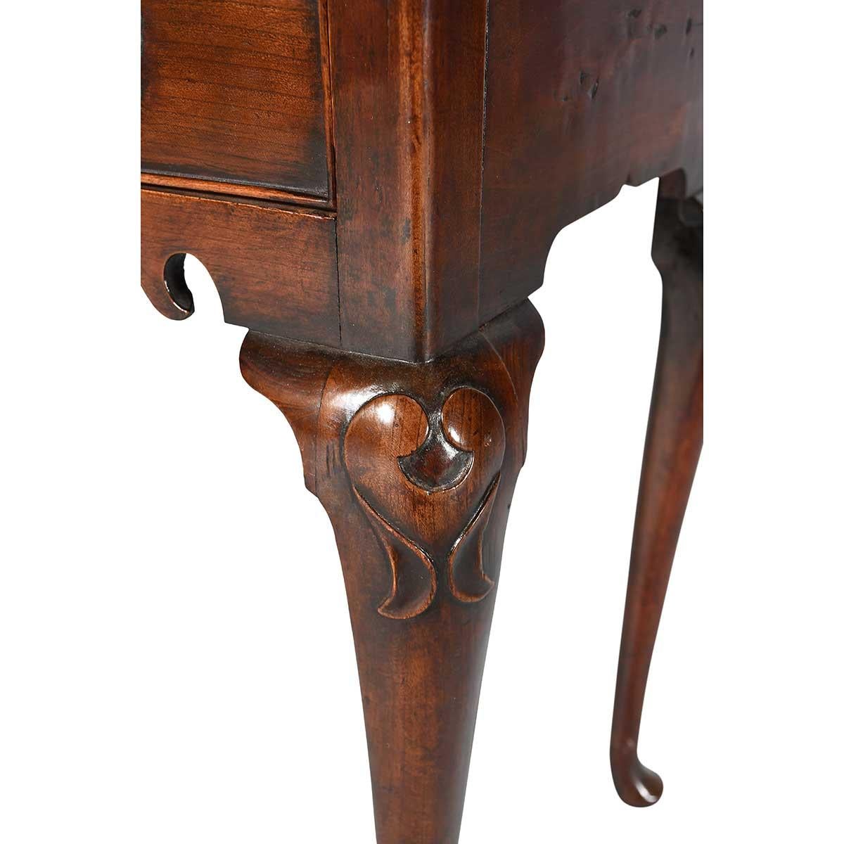 Table d'appoint à deux tiroirs en bois fruitier du XVIIIe siècle Bon état - En vente à Harrodsburg, KY