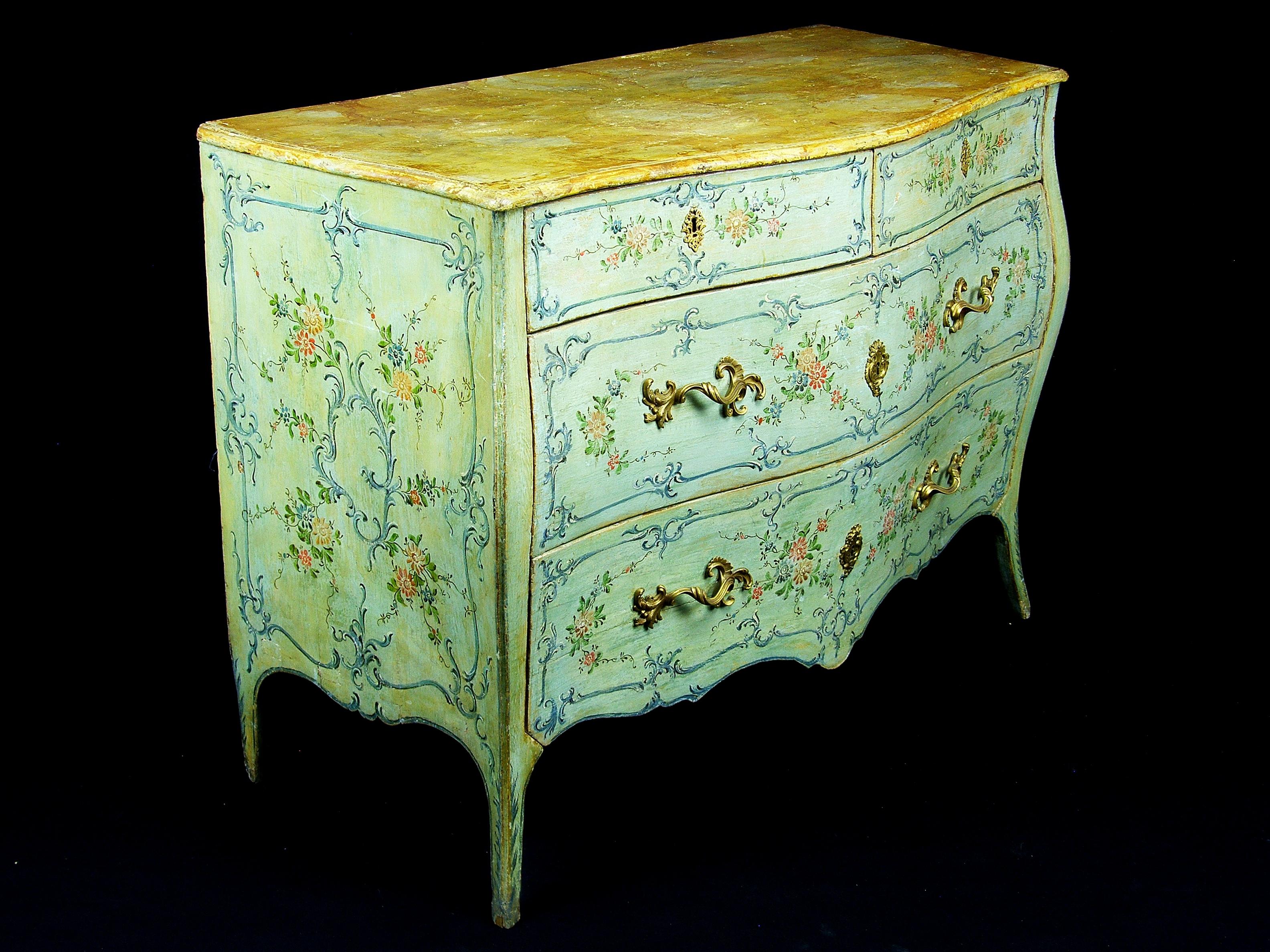 N.1 Polychrome lacquered wood Chest of Drawers with floral decorations, 18th century, Italy Genoa

Elegant Italian (Genoese) chest of drawers of the 18th century, made of lacquered wood in green-blue tones with polychrome floral decorations and