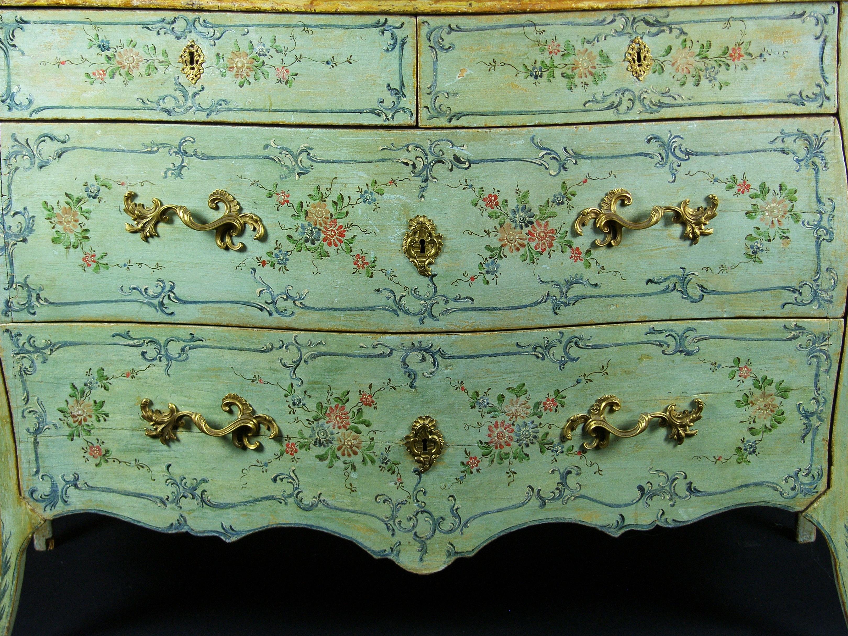 18th Century, Two Italian Polychrome Lacquered Wood Chest of Drawers 3