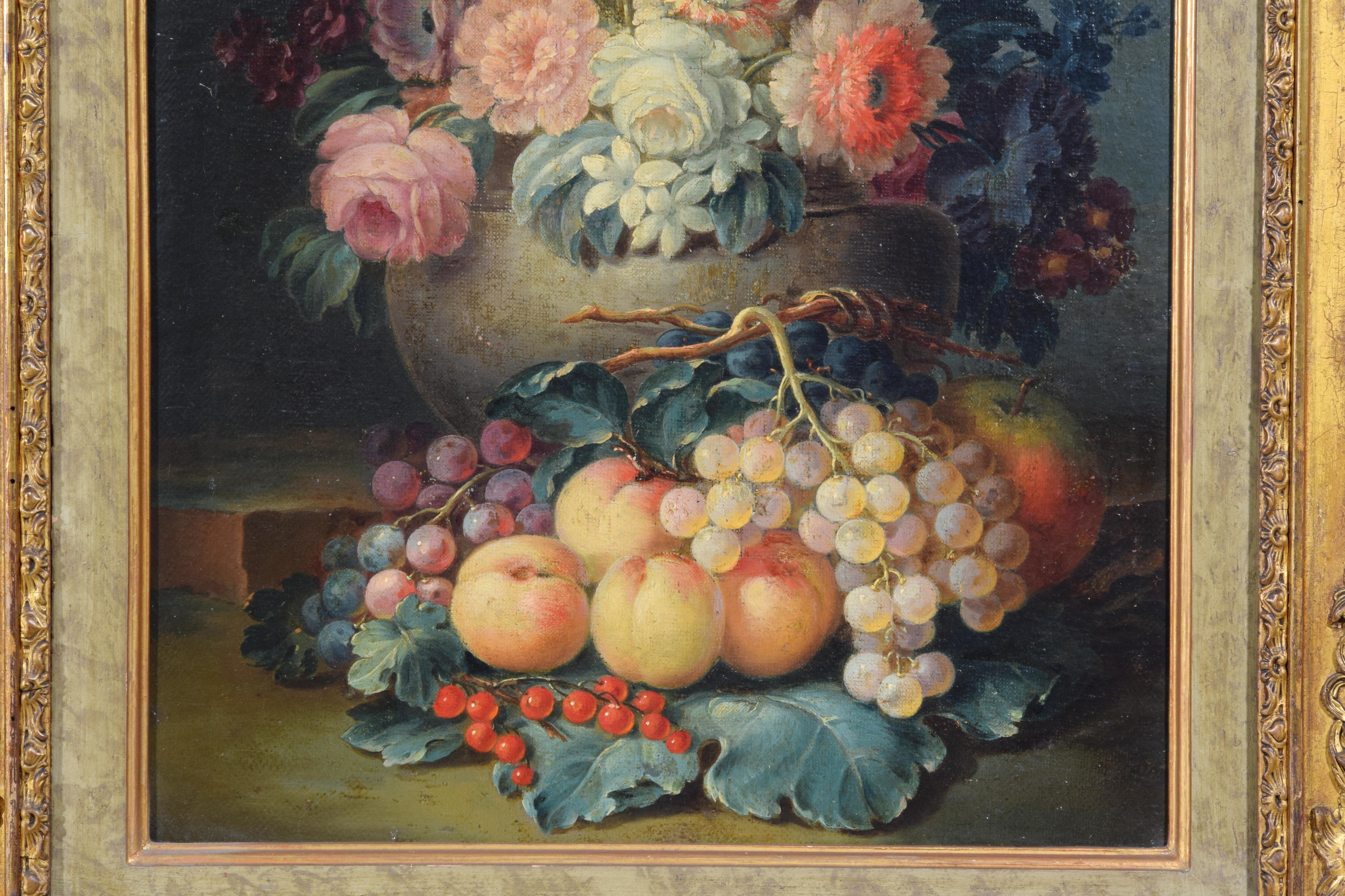 Zwei Stillleben mit Blumen und Früchten aus dem 18. Jahrhundert, italienische Gemälde im Angebot 6