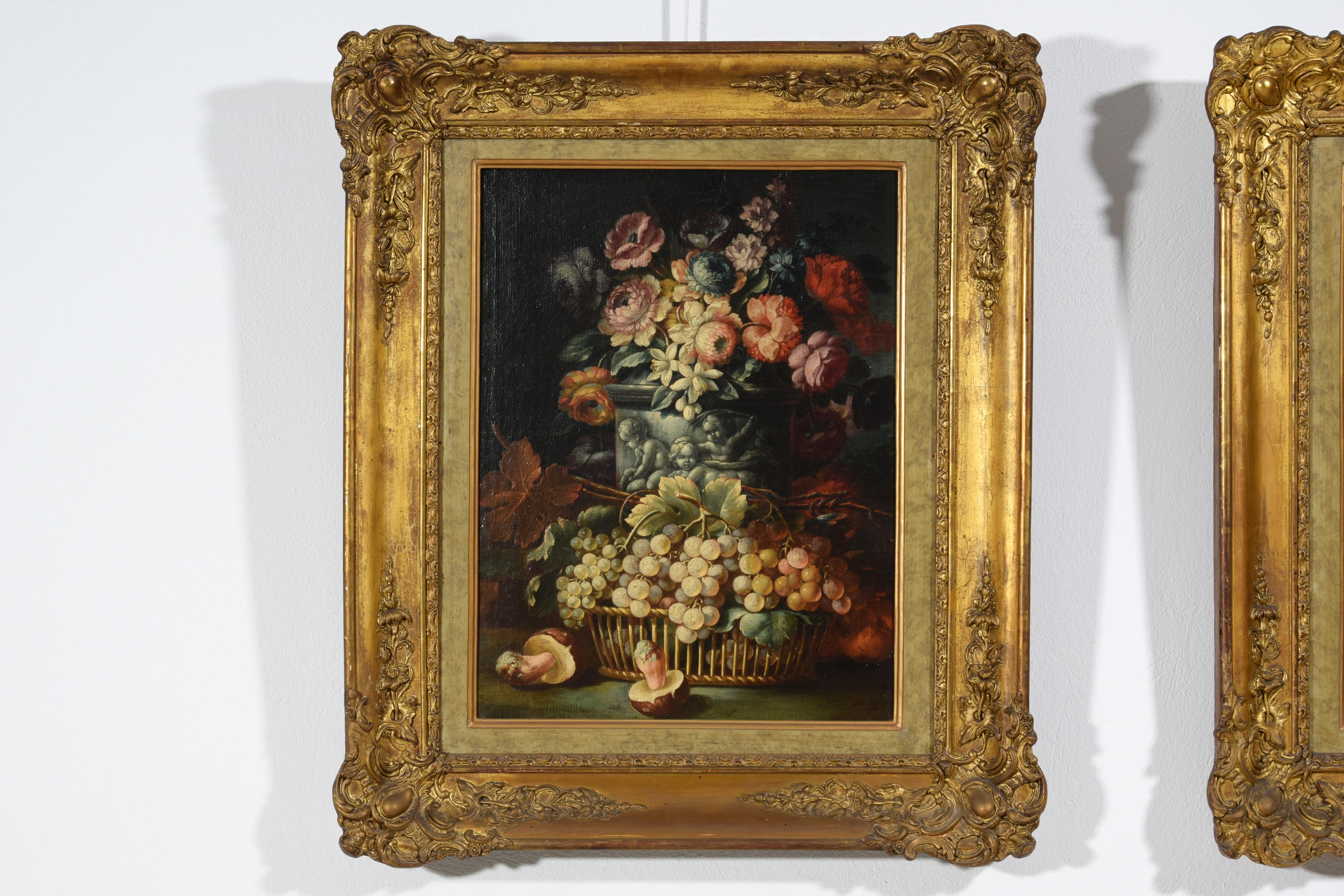 Zwei Stillleben mit Blumen und Früchten aus dem 18. Jahrhundert, italienische Gemälde (Handbemalt) im Angebot