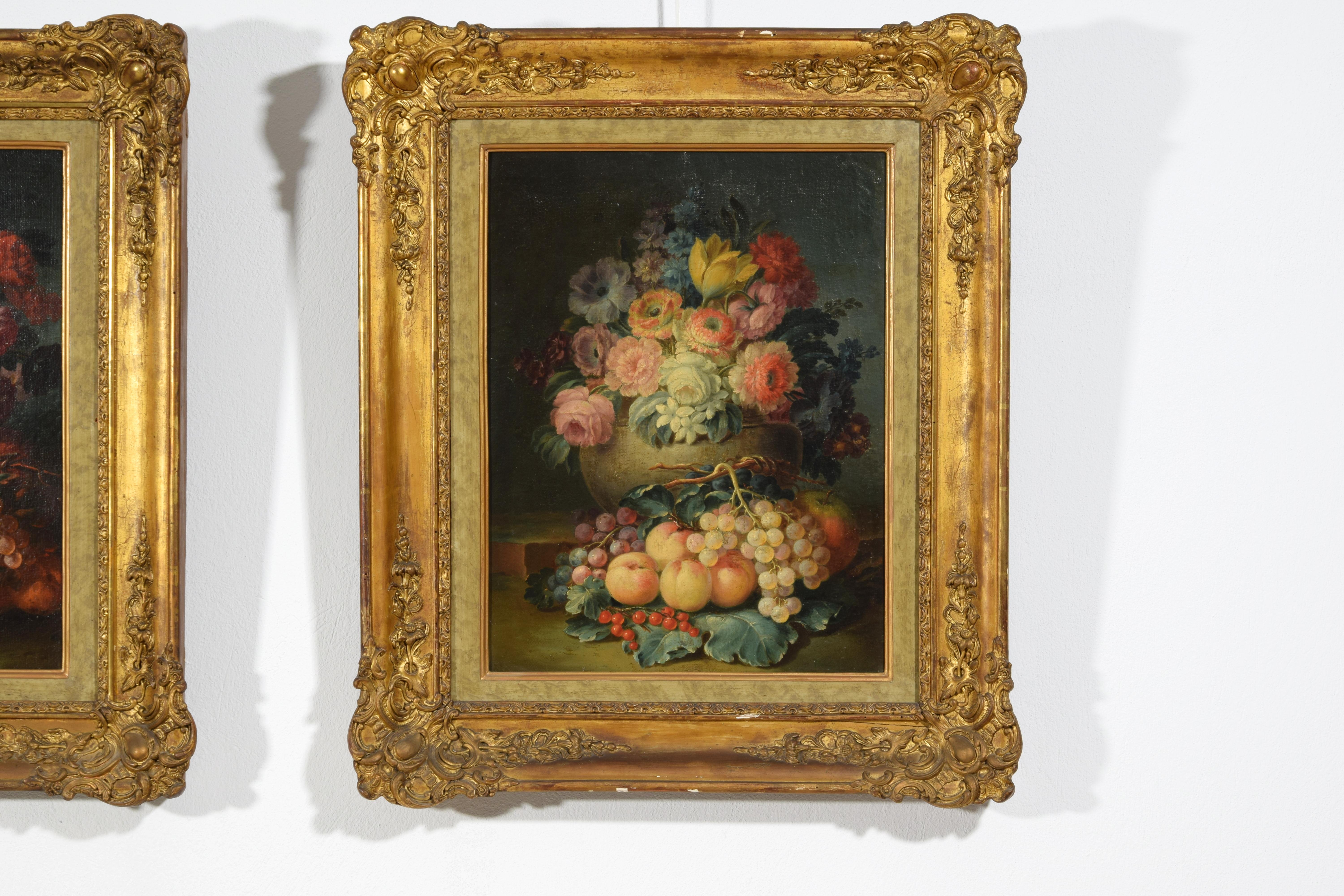 Siglo XVIII, Dos naturalezas muertas con flores y frutas de Pinturas italianas Lienzo en venta