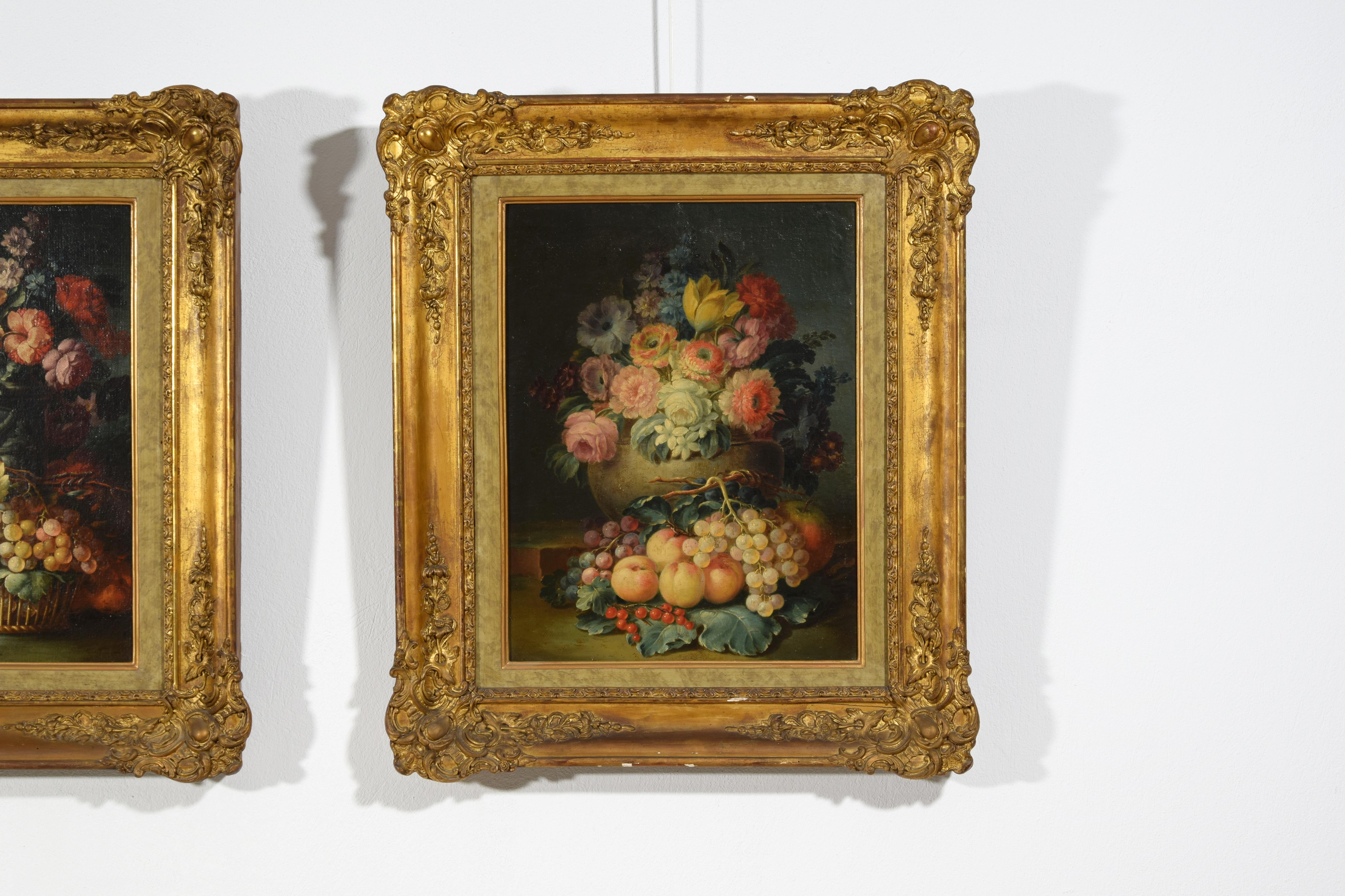 Zwei Stillleben mit Blumen und Früchten aus dem 18. Jahrhundert, italienische Gemälde im Angebot 1